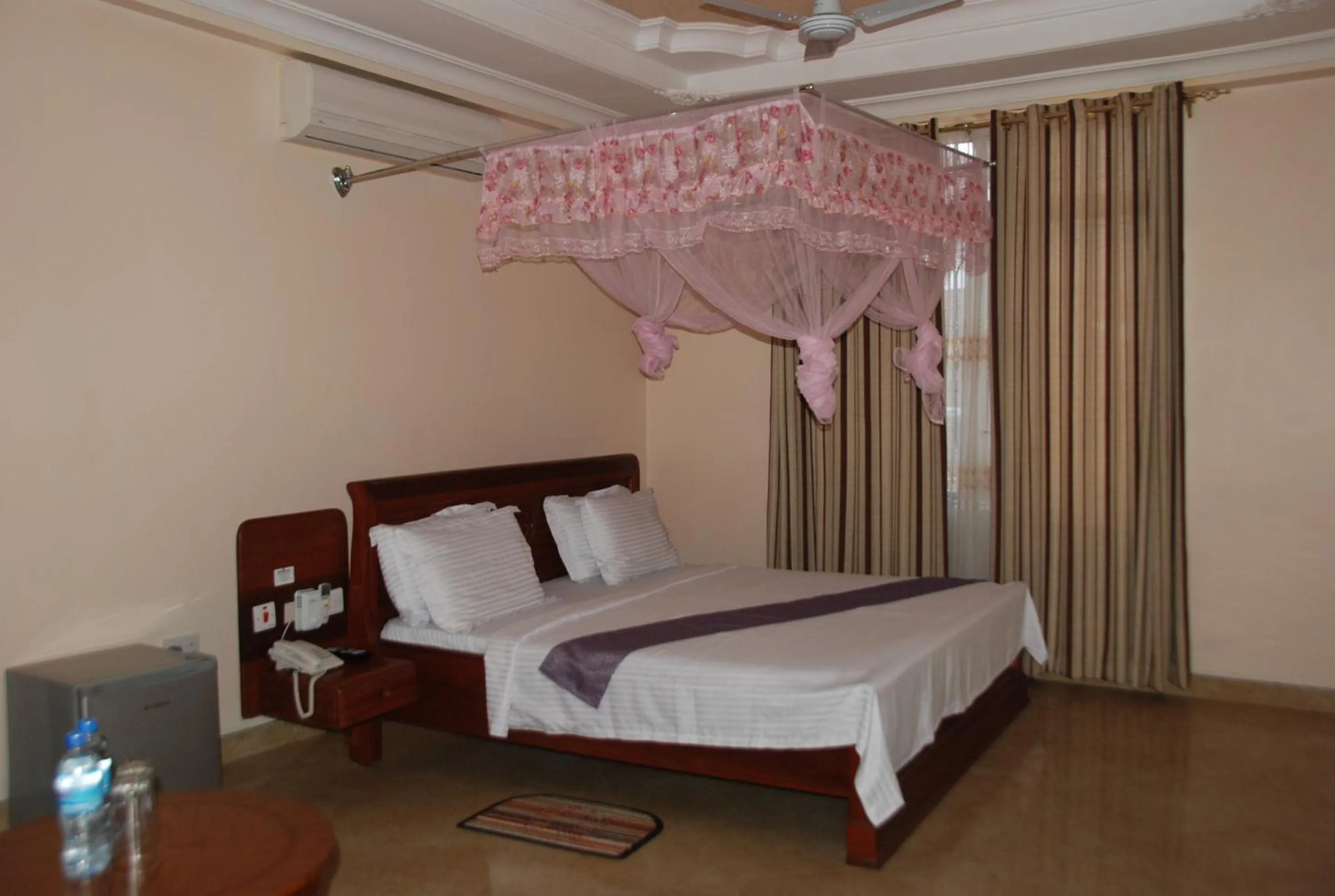Photo of the whole room, Bed in Silver Paradise Hotel