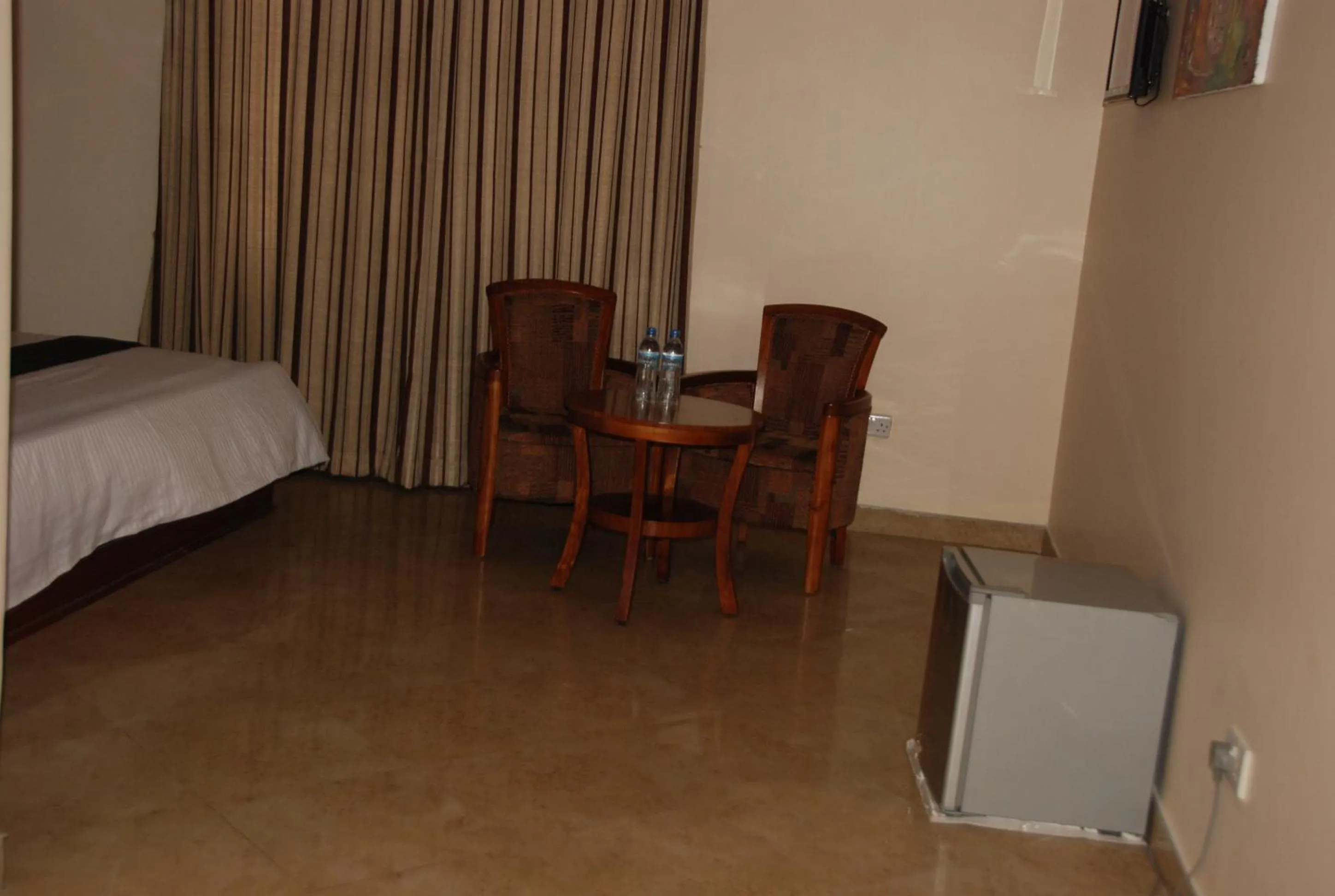 Dining area, Bed in Silver Paradise Hotel