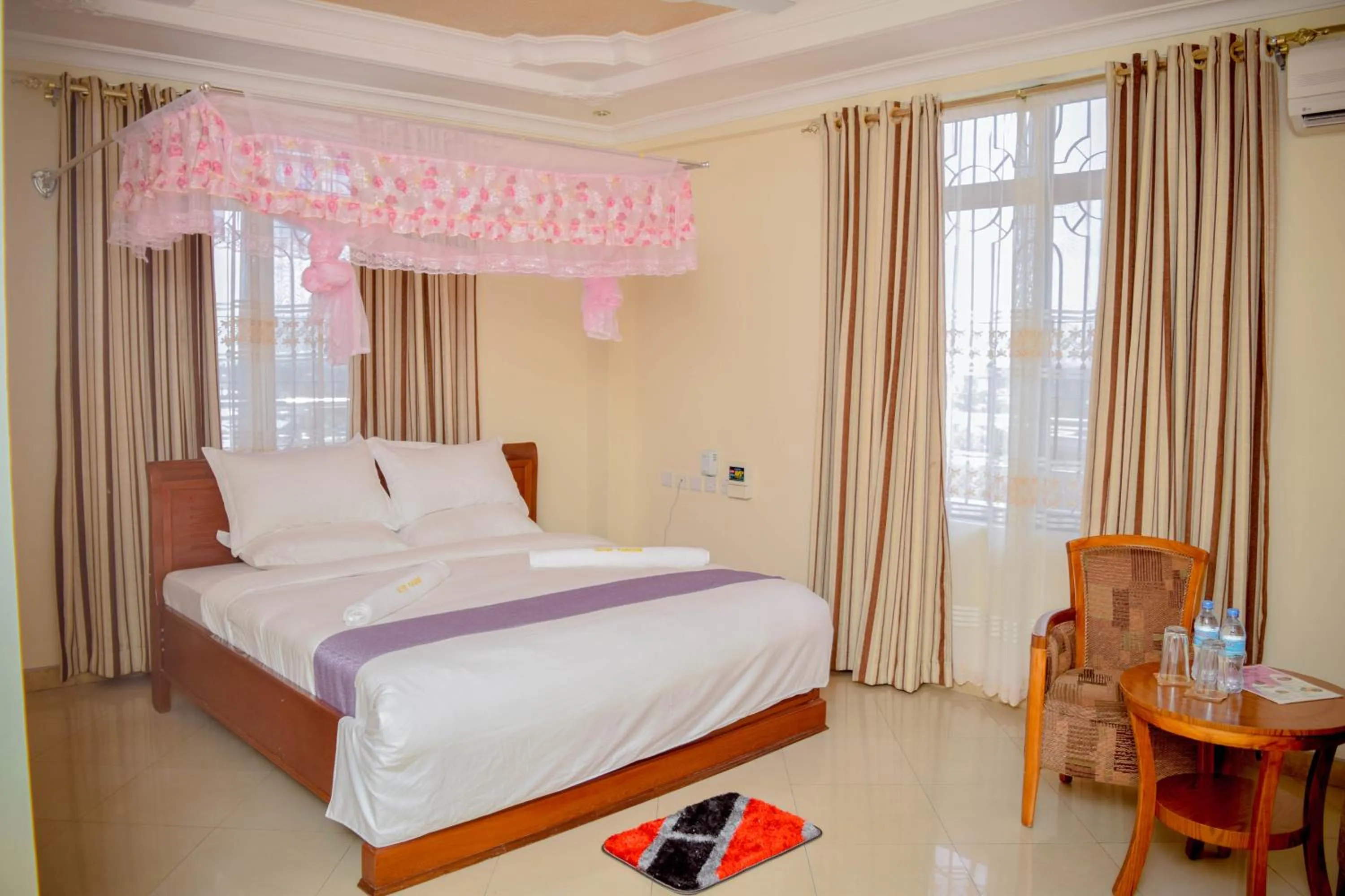 bunk bed, Bed in Silver Paradise Hotel