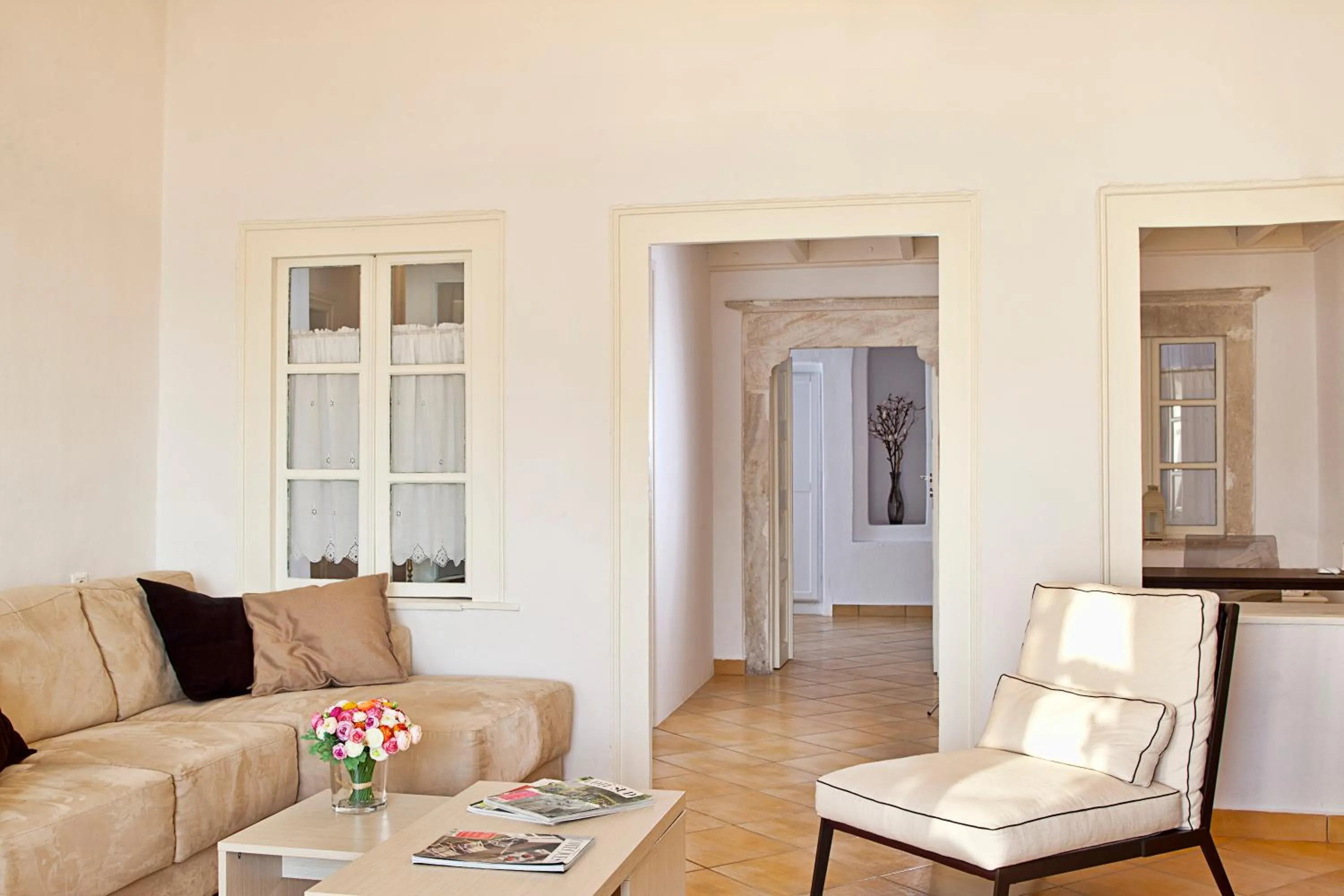 Living room in 1809 Villa by Thireas