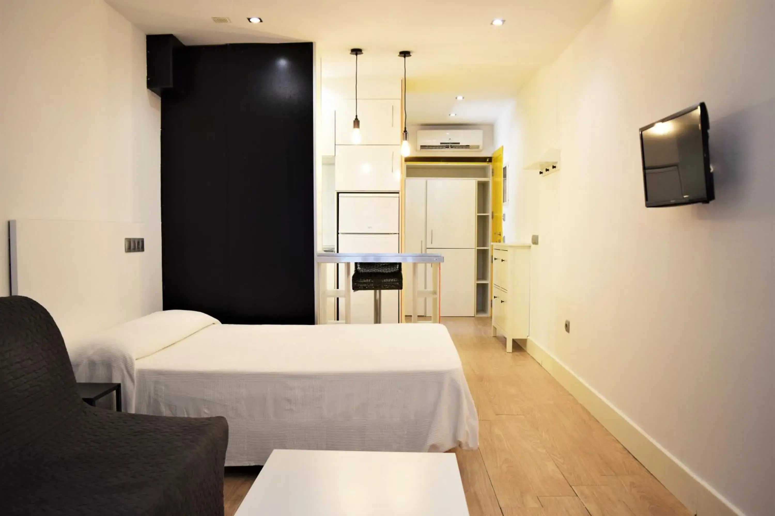 Studio with Sofa Bed - single occupancy in Hotel Mirablau Studio with Sofa Bed - single occupancy in Hotel Mirablau