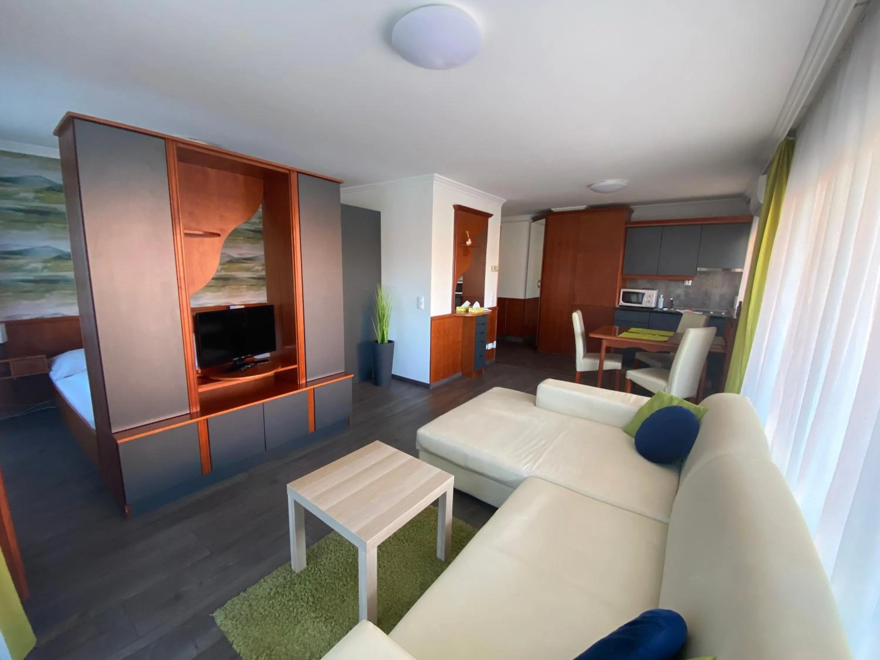 Communal lounge/ TV room, Bed in Cafe Relax Apartments