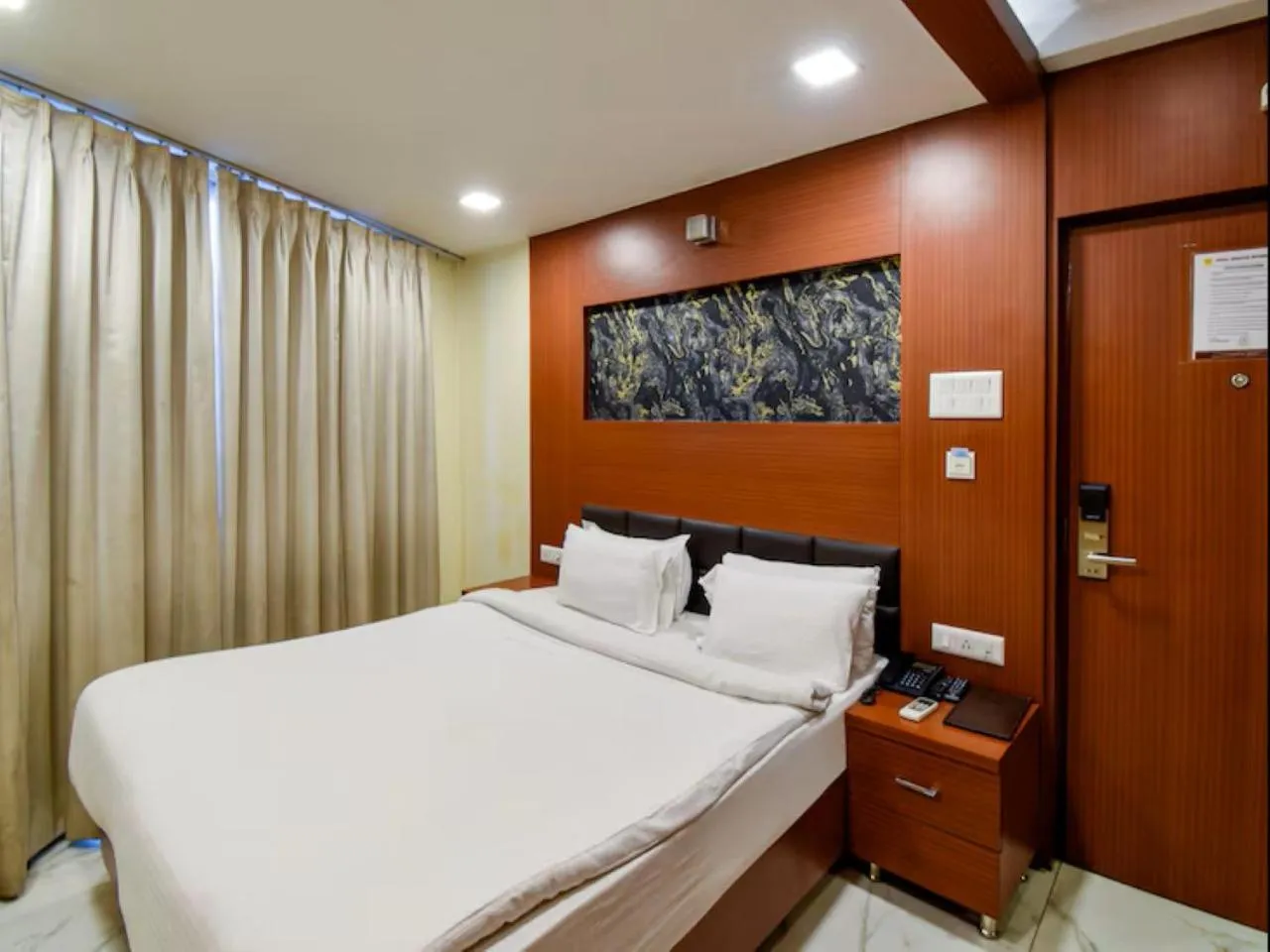 Bedroom, Bed in Hotel Sawood International