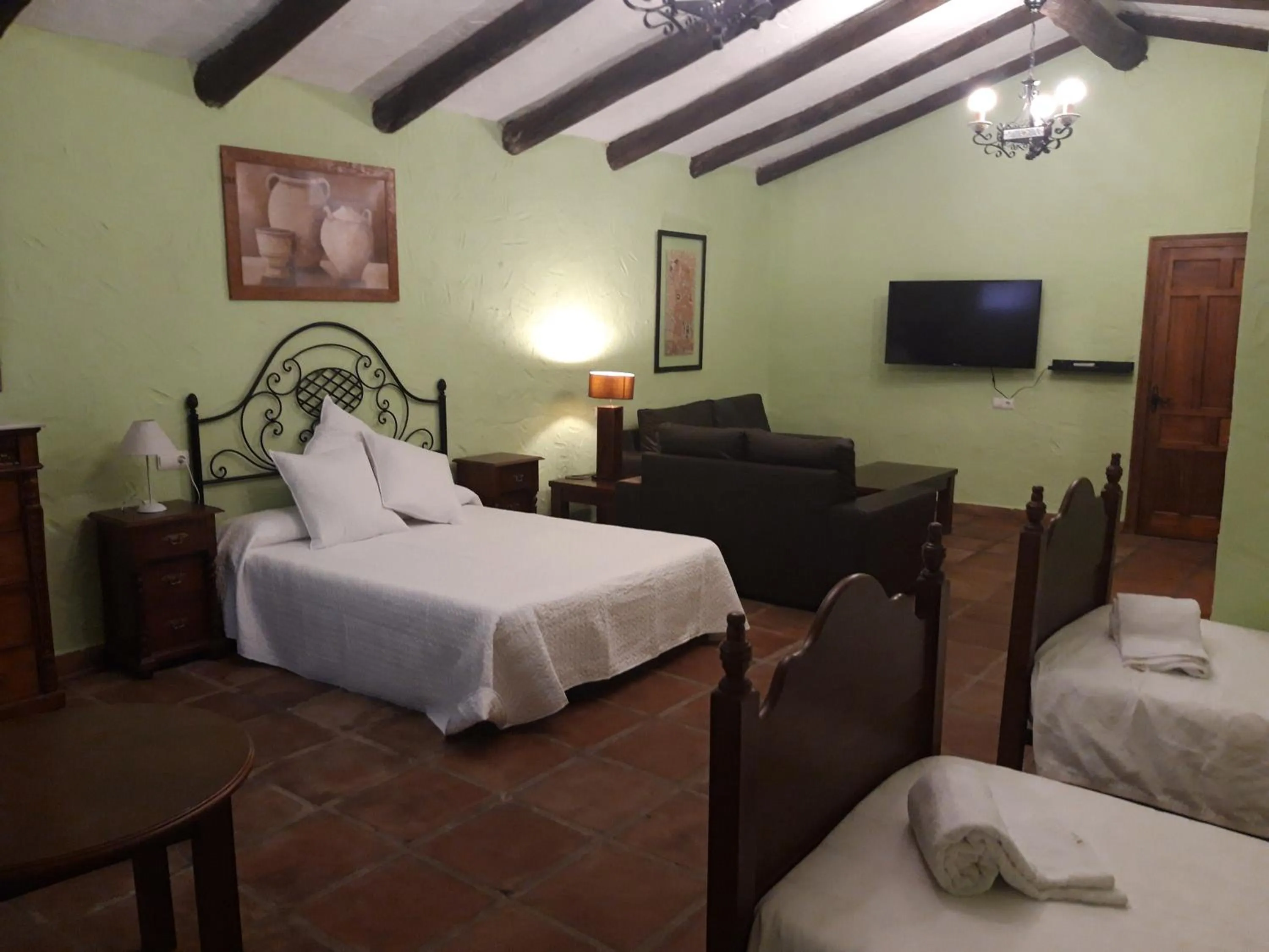 Photo of the whole room, Bed in Hotel Restaurante Las Buitreras