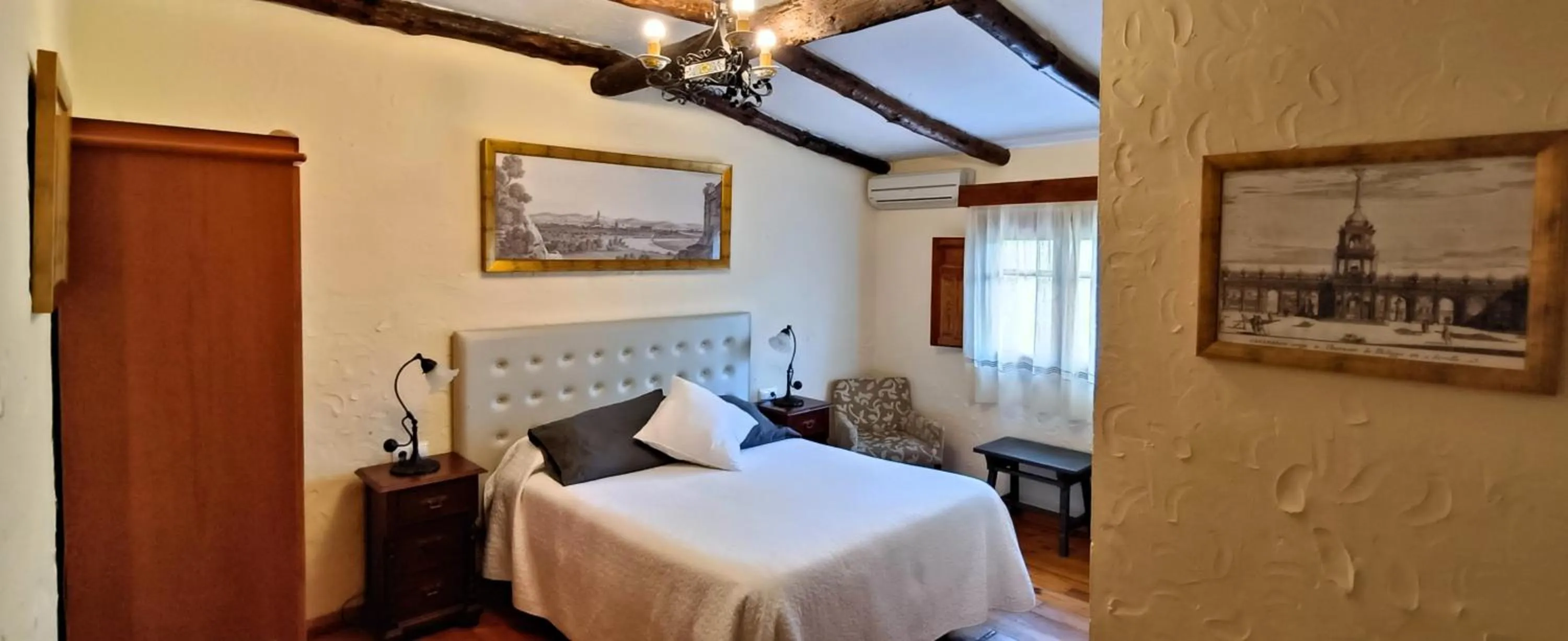 Bed in Hotel Restaurante Las Buitreras