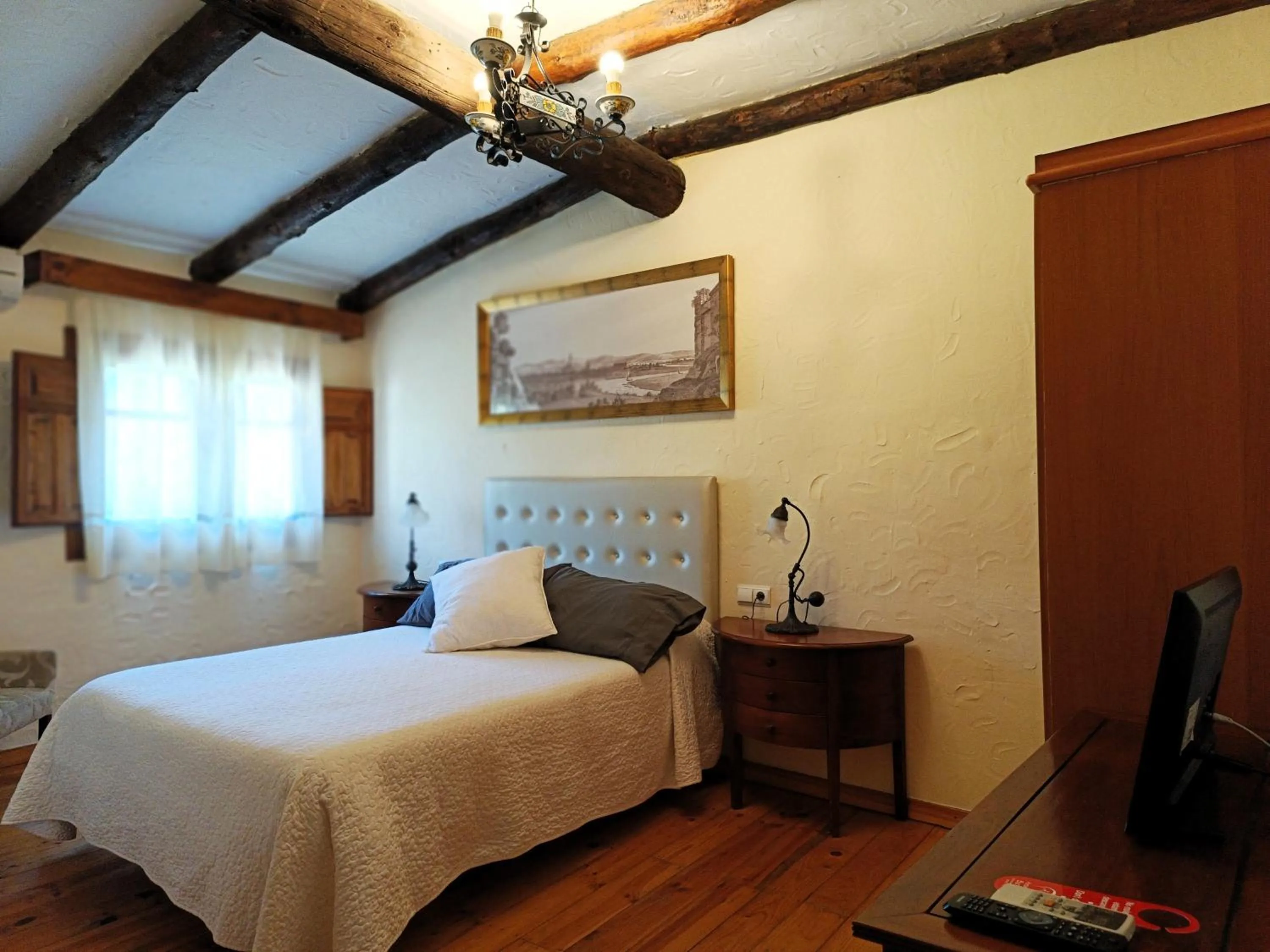 Bed in Hotel Restaurante Las Buitreras