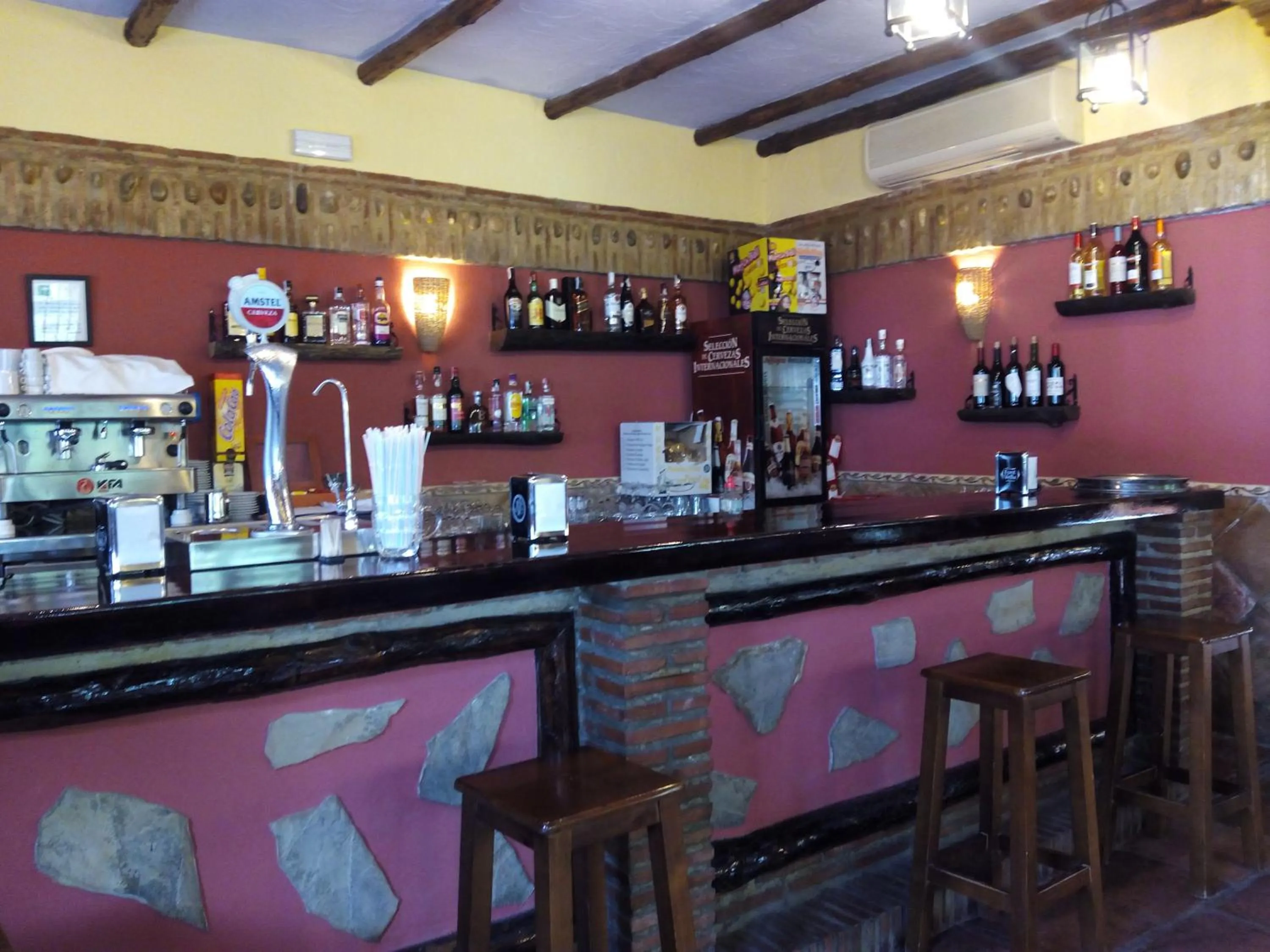 Communal lounge/ TV room in Hotel Restaurante Las Buitreras