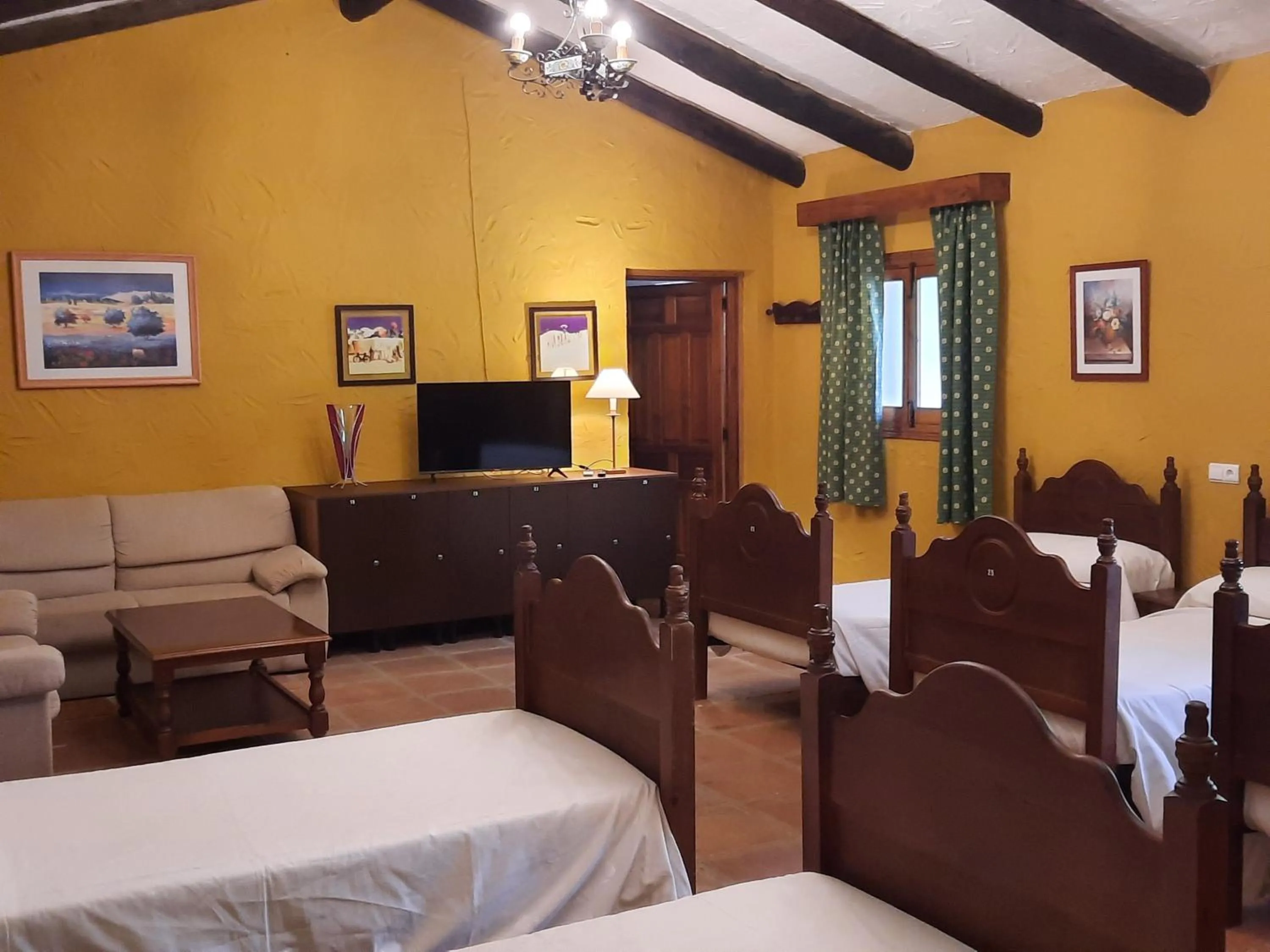 Property building in Hotel Restaurante Las Buitreras