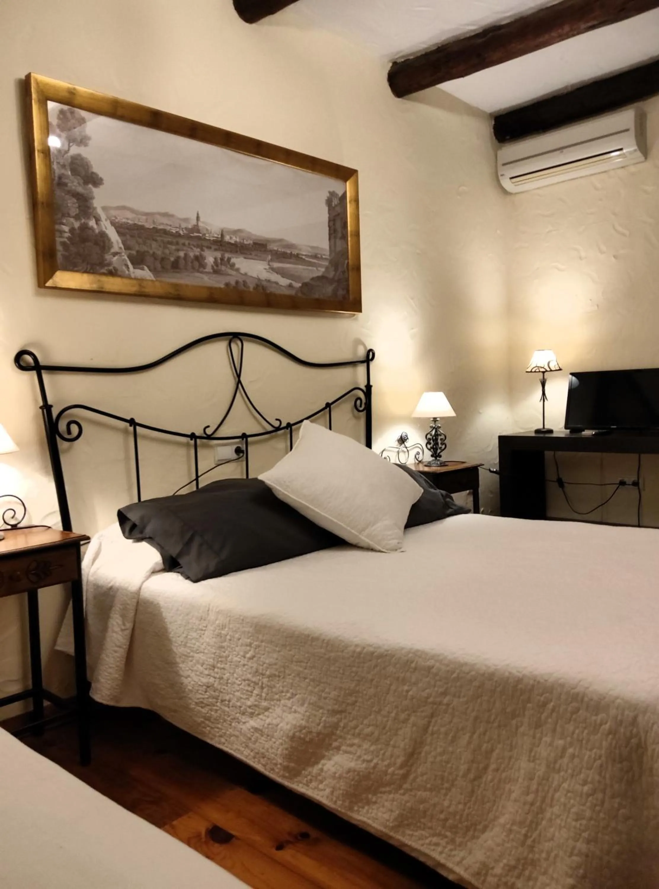 Bed in Hotel Restaurante Las Buitreras