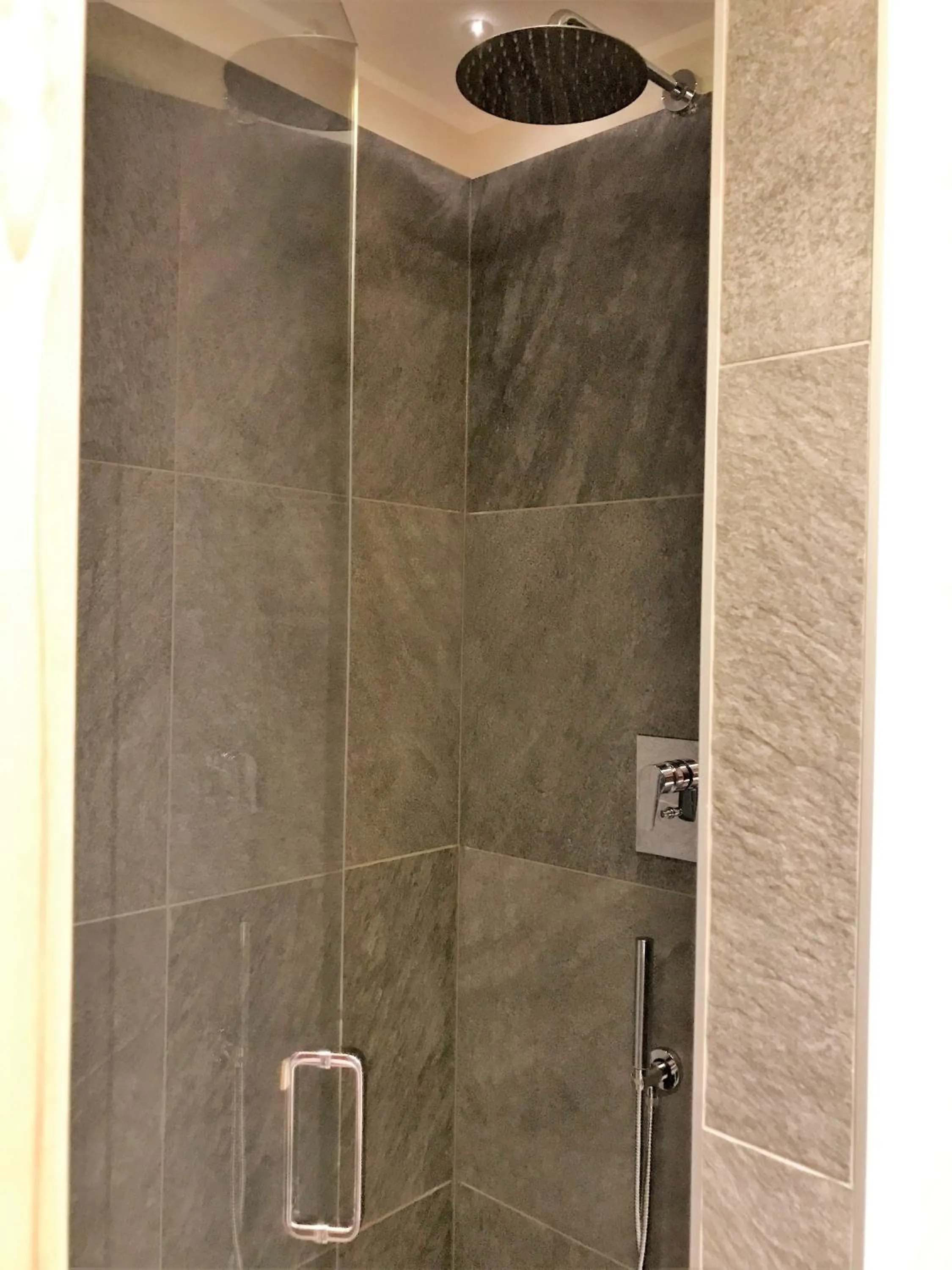 Shower in Hotel Le Cime