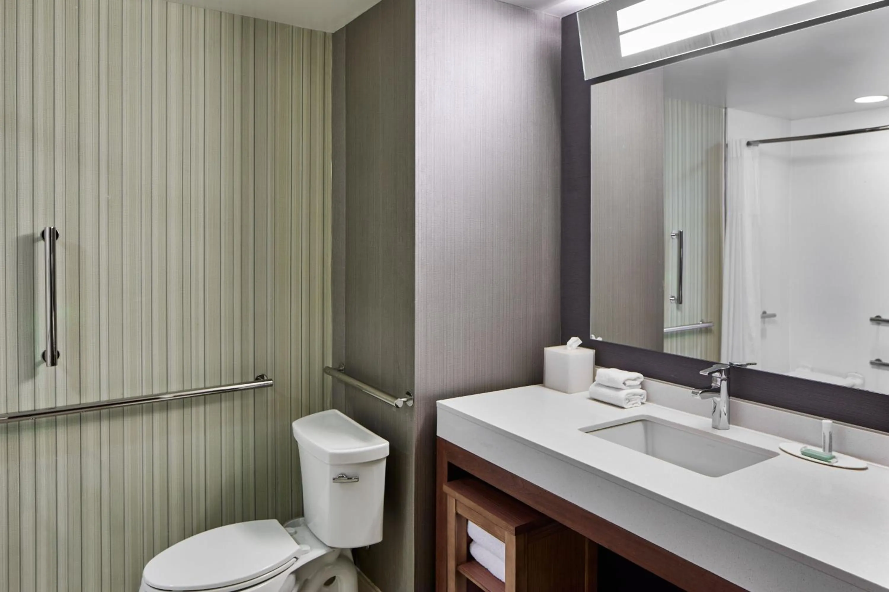 Bathroom in Courtyard by Marriott Atlanta NE/Duluth Sugarloaf