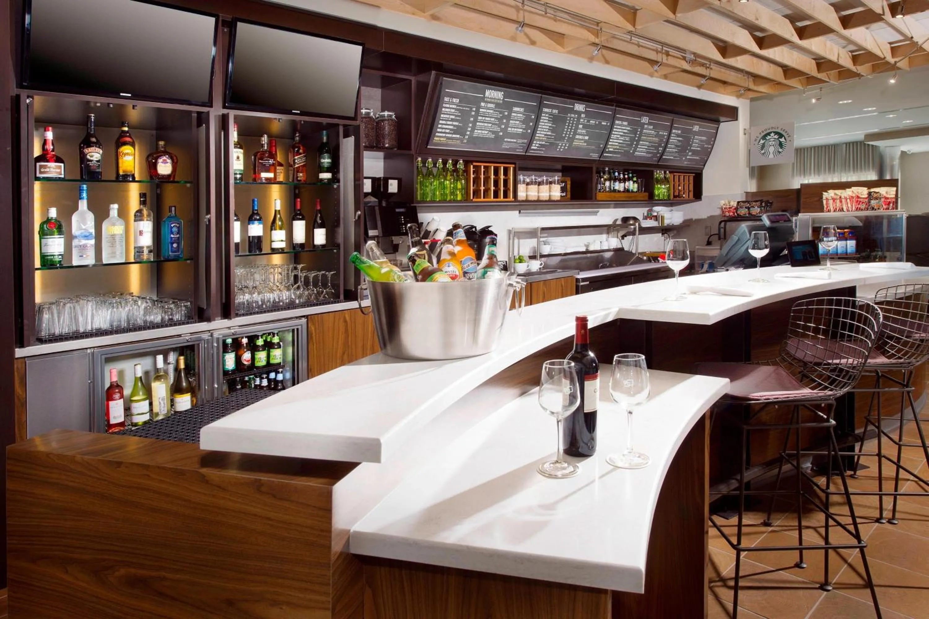 Lounge or bar in Courtyard by Marriott Atlanta NE/Duluth Sugarloaf