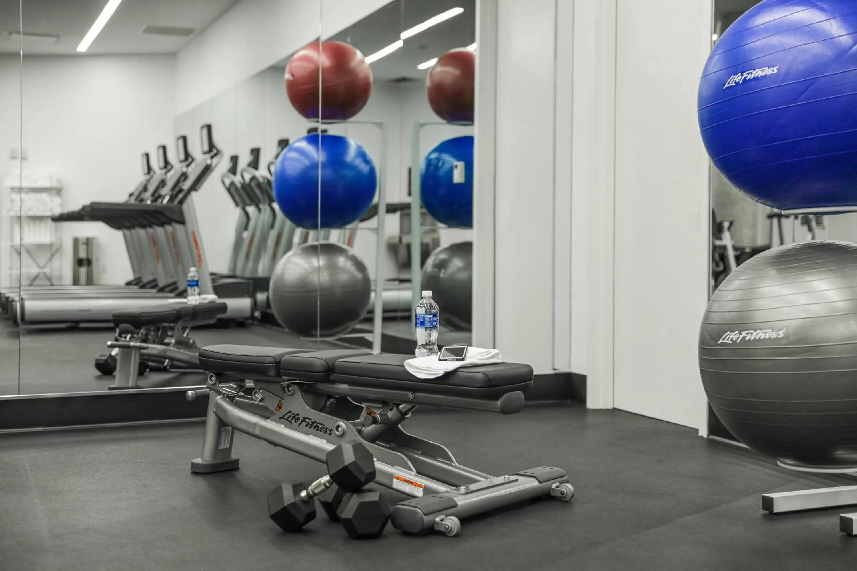 Fitness centre/facilities in Courtyard by Marriott Long Island City/New York Manhattan View