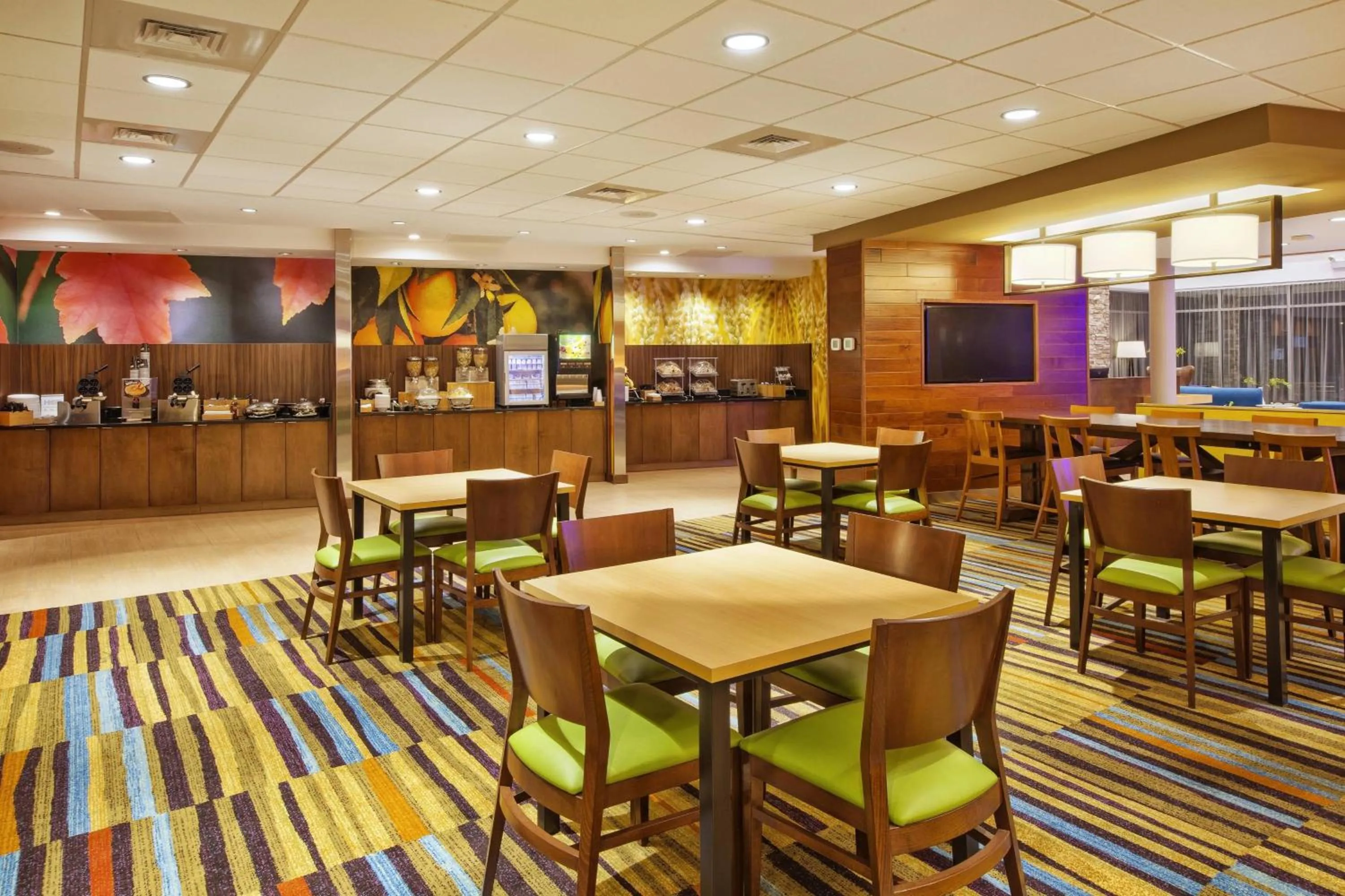 Breakfast in Fairfield Inn & Suites by Marriott Plattsburgh