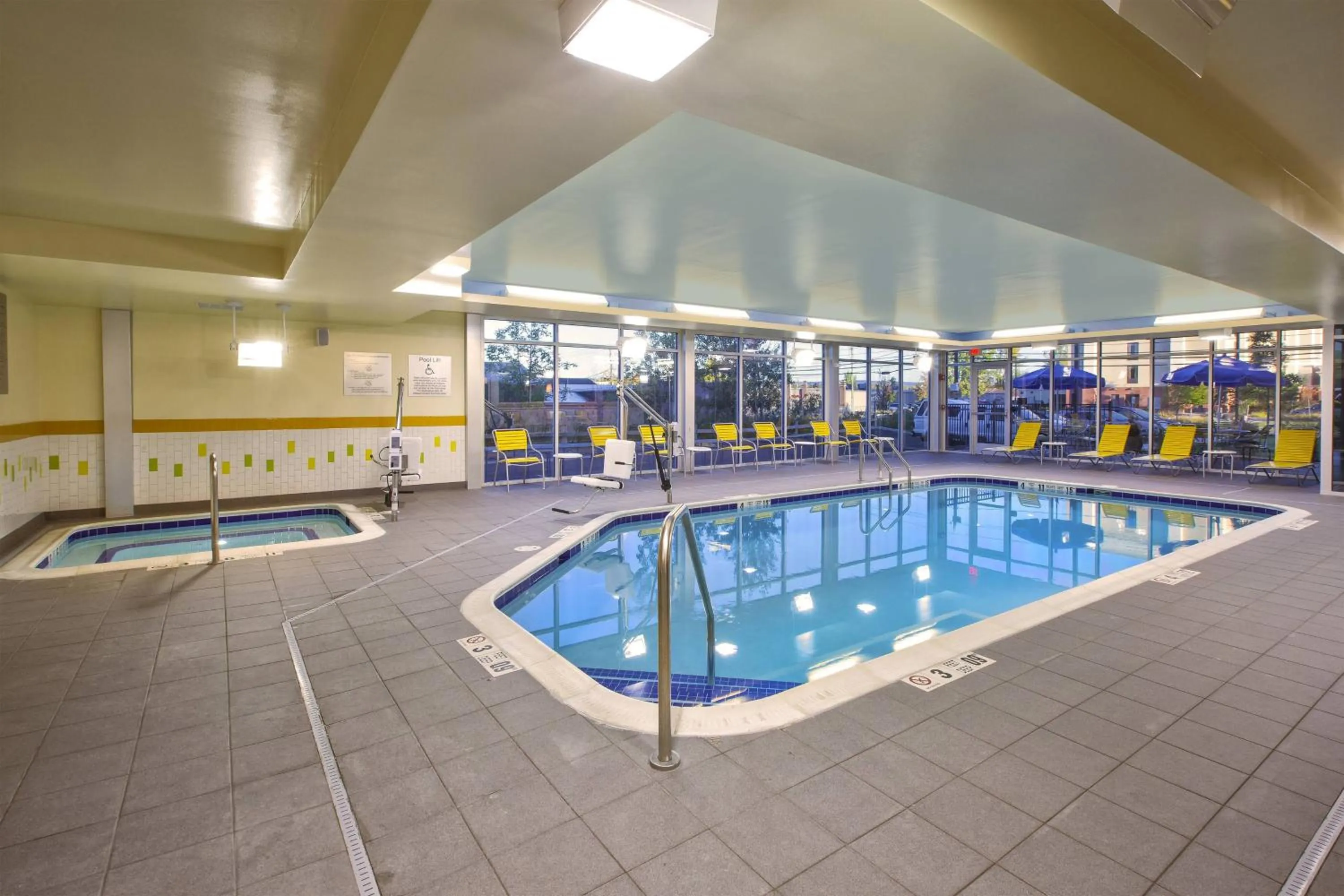 Swimming pool in Fairfield Inn & Suites by Marriott Plattsburgh