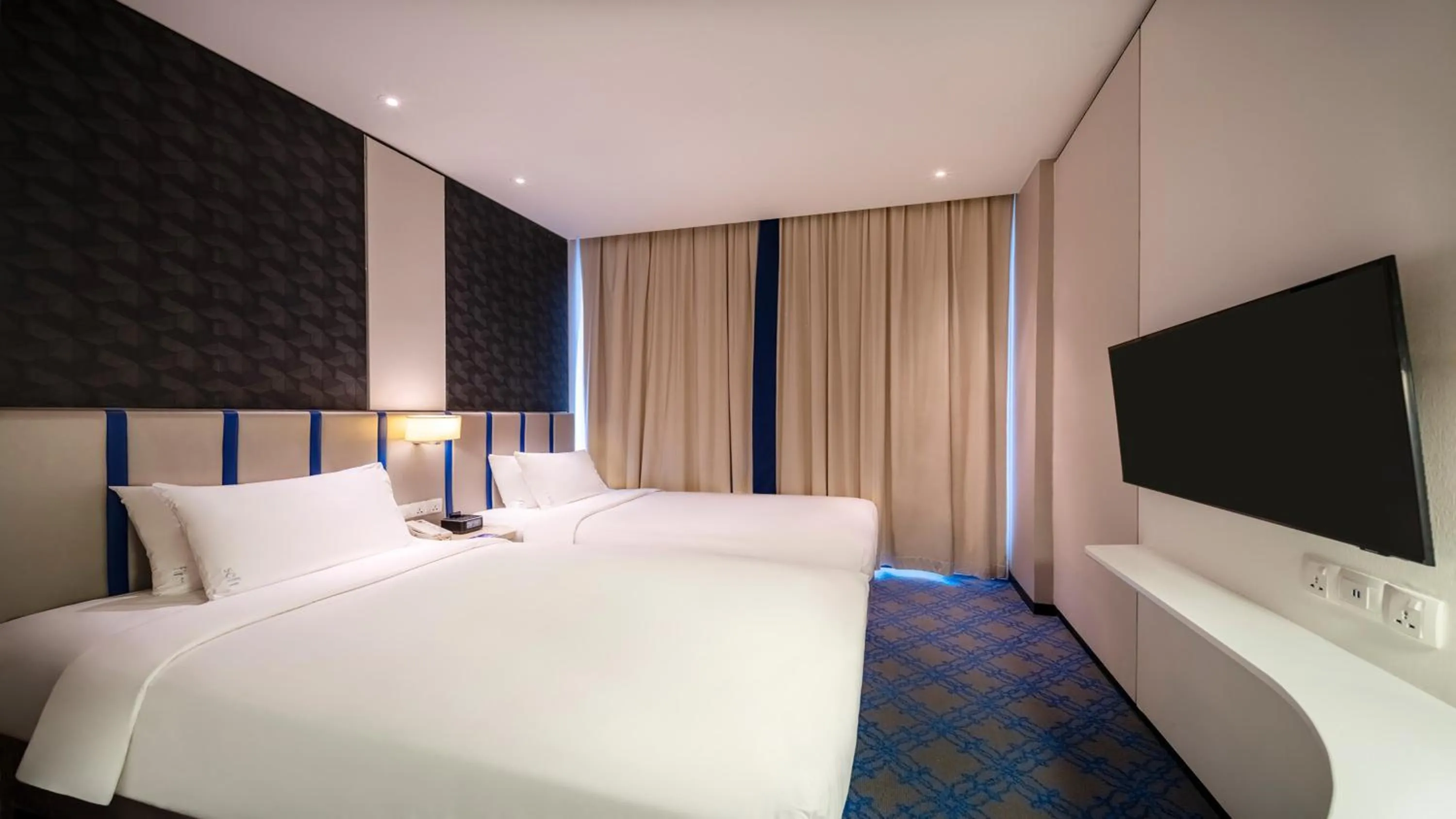 Photo of the whole room, Bed in Holiday Inn Express Singapore Katong by IHG