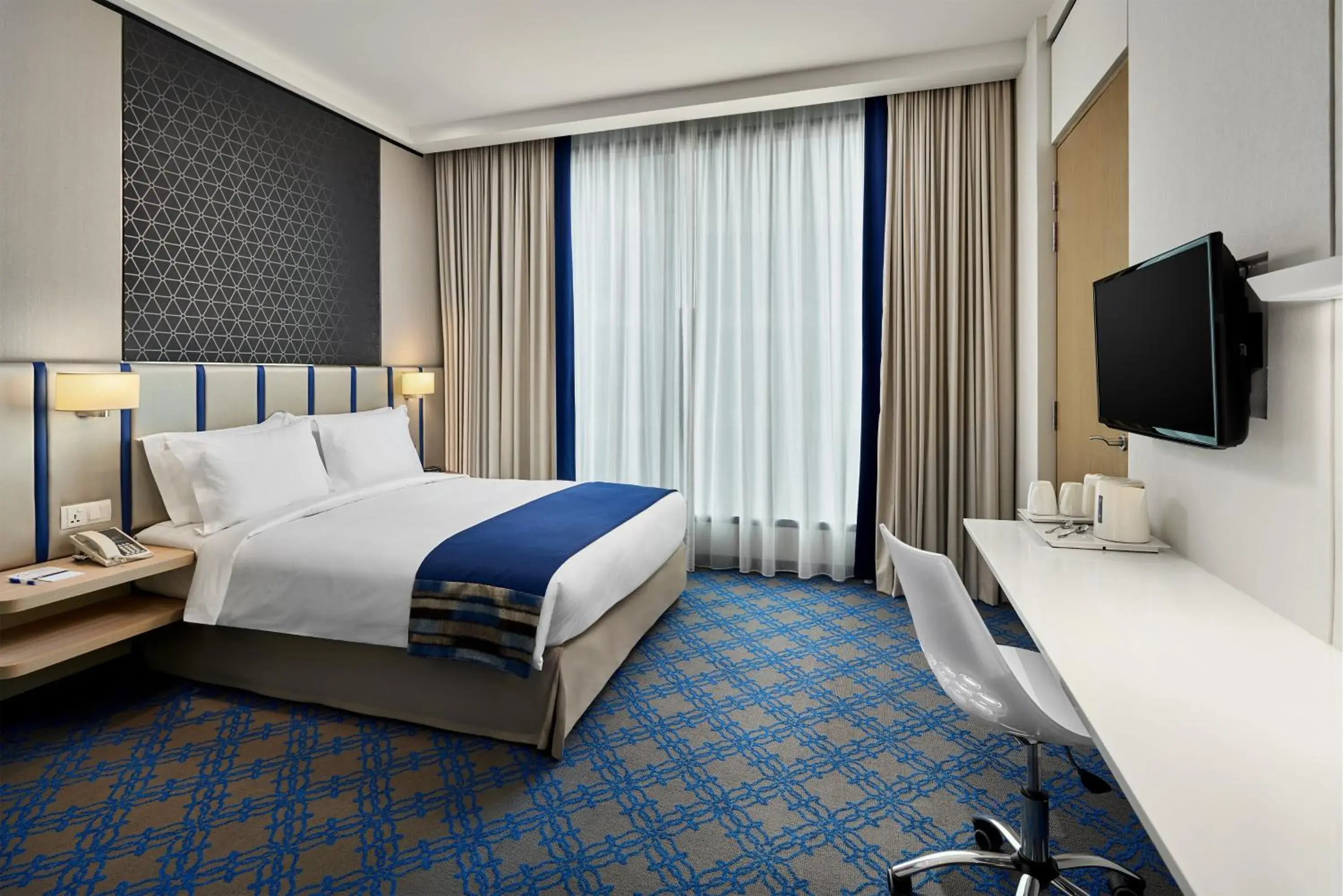 Photo of the whole room, Bed in Holiday Inn Express Singapore Katong by IHG Photo of the whole room, Bed in Holiday Inn Express Singapore Katong by IHG