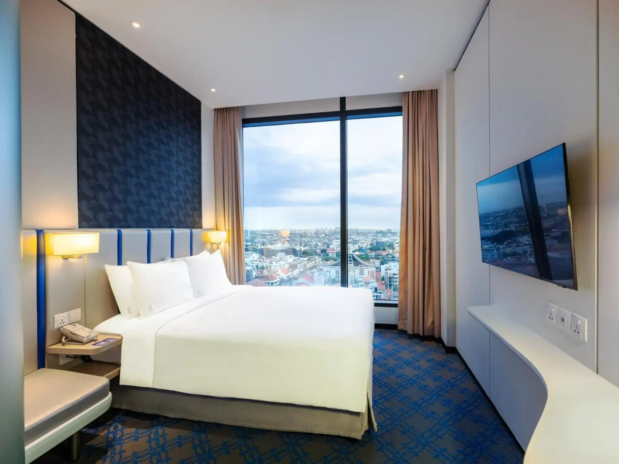 Standard Queen Room with City View - High Floor in Holiday Inn Express Singapore Katong, an IHG Hotel Standard Queen Room with City View - High Floor in Holiday Inn Express Singapore Katong, an IHG Hotel