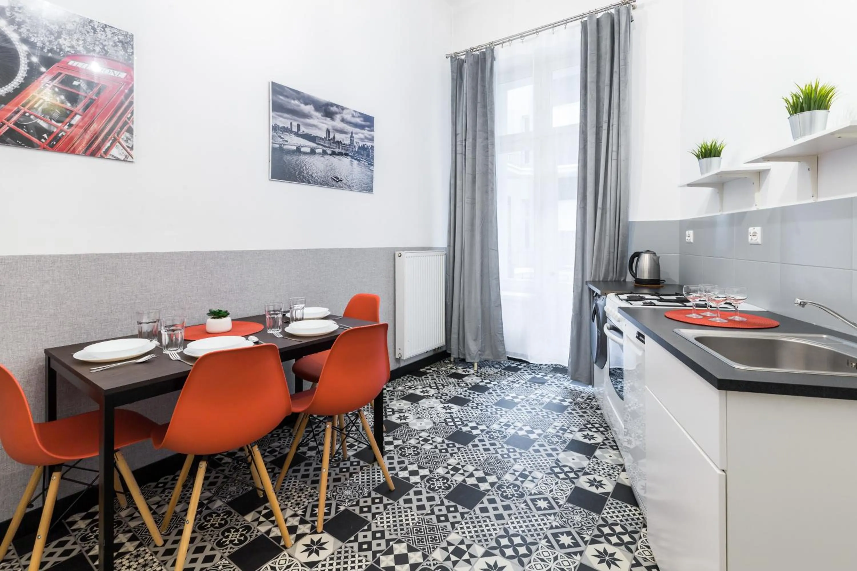 Kitchen or kitchenette in Wawel Cracow Old City Apartments - Friendhouse Apartments