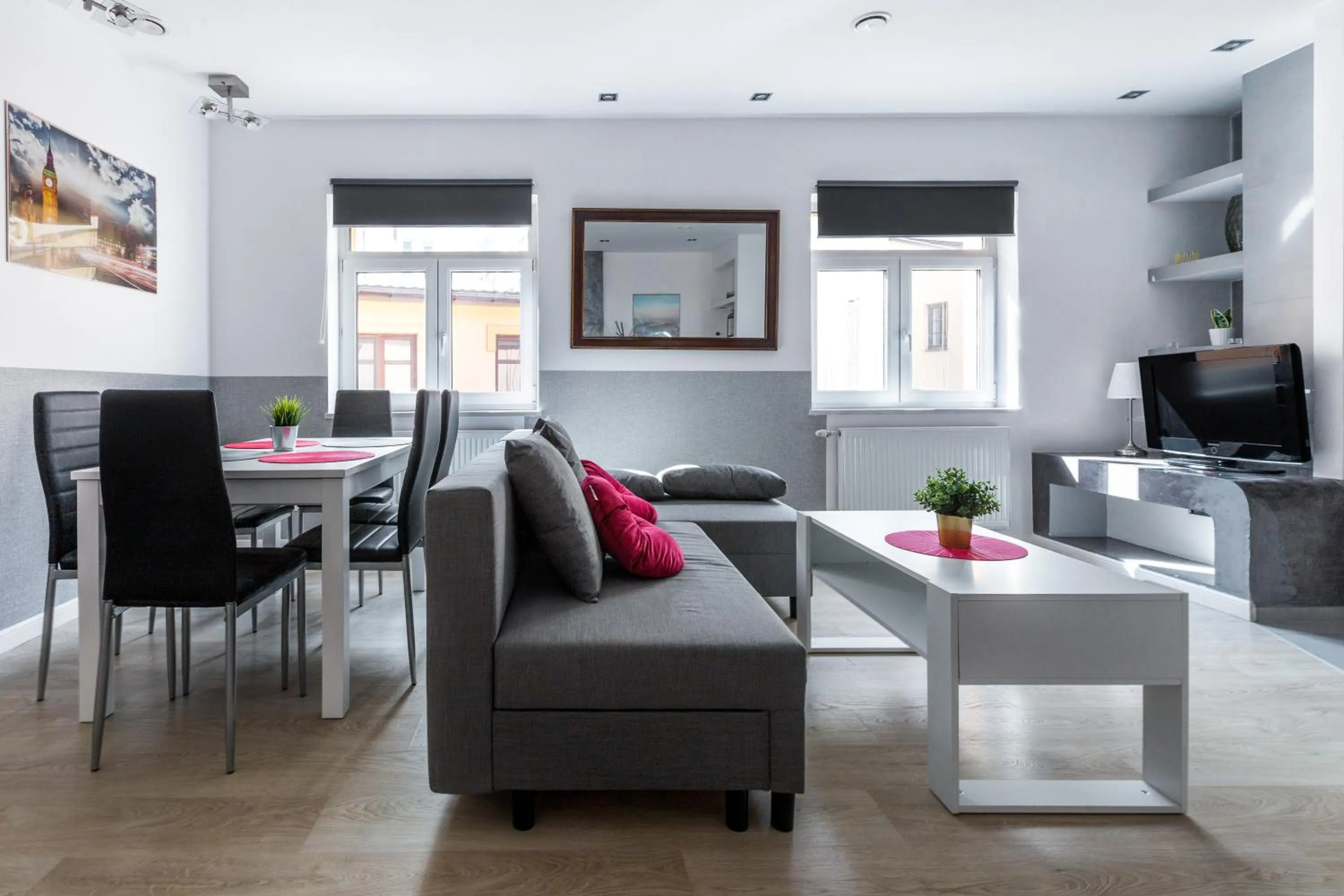 TV and multimedia in Wawel Cracow Old City Apartments - Friendhouse Apartments