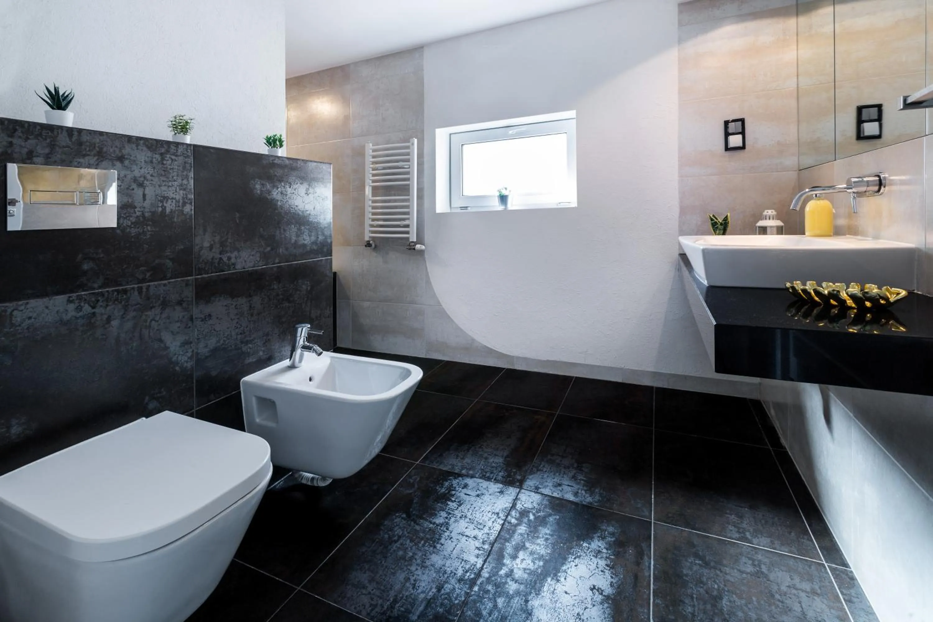 Toilet in Wawel Cracow Old City Apartments - Friendhouse Apartments