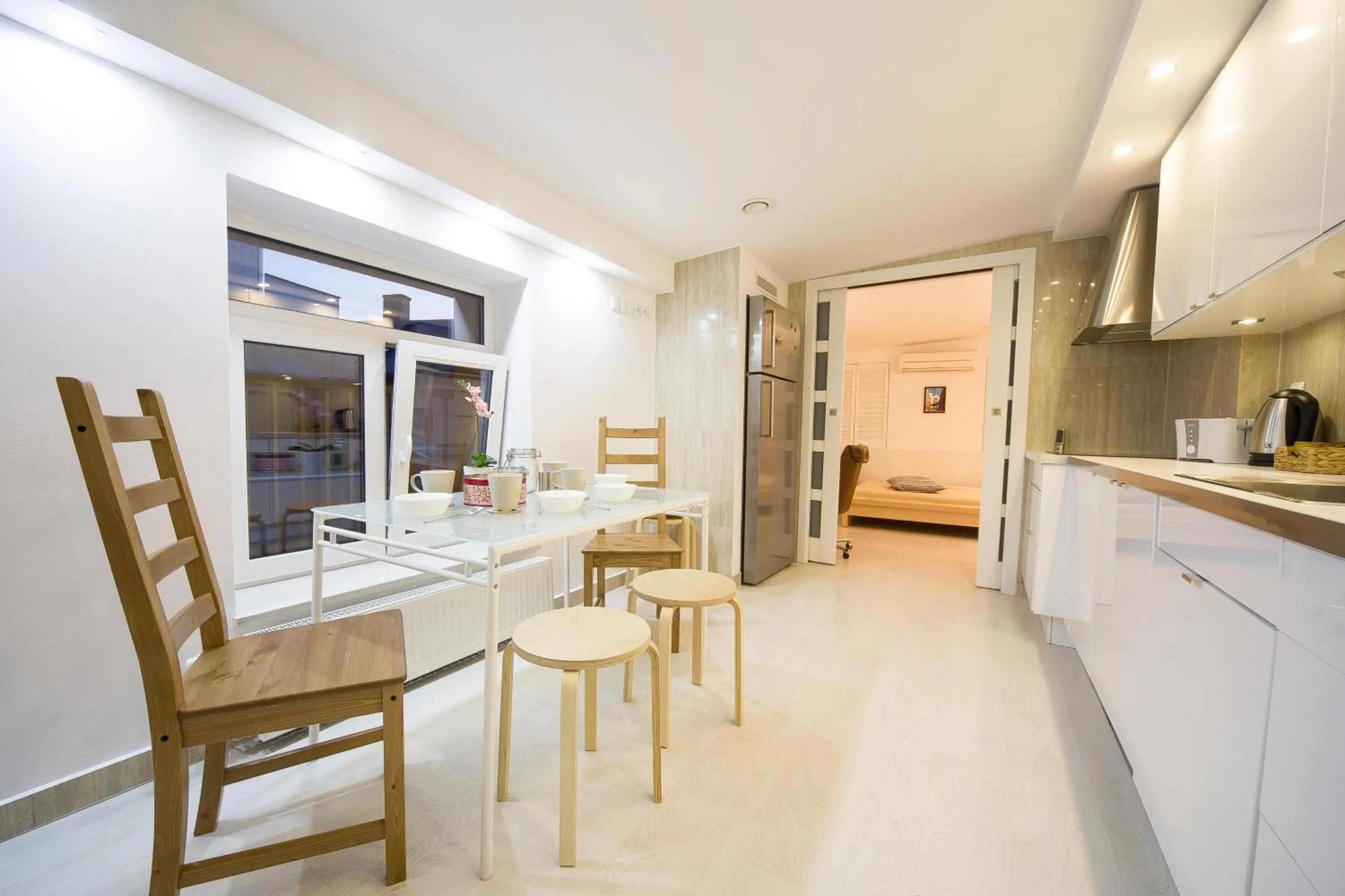 Kitchen or kitchenette in Wawel Cracow Old City Apartments - Friendhouse Apartments