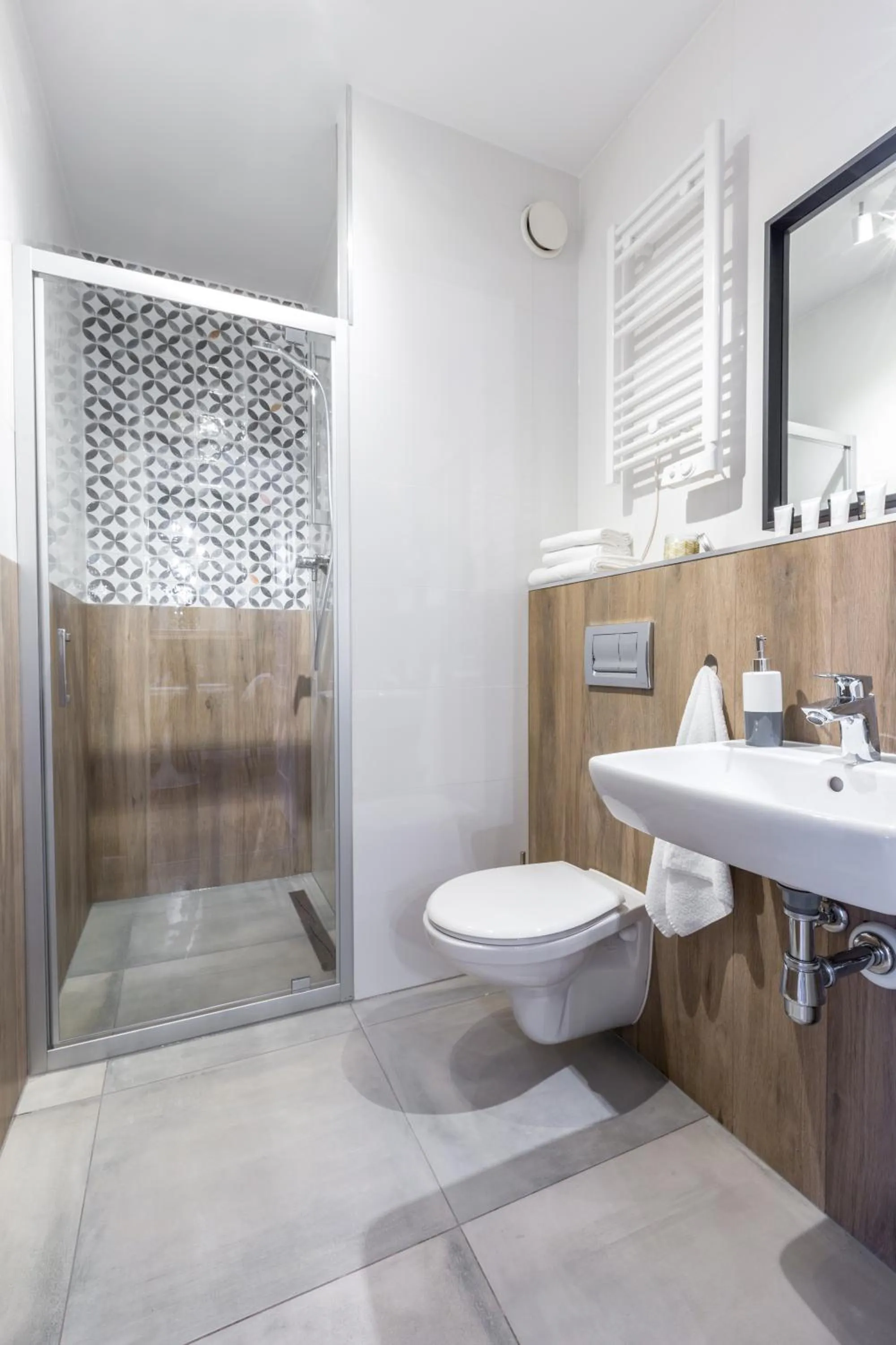 Shower in Wawel Cracow Old City Apartments - Friendhouse Apartments