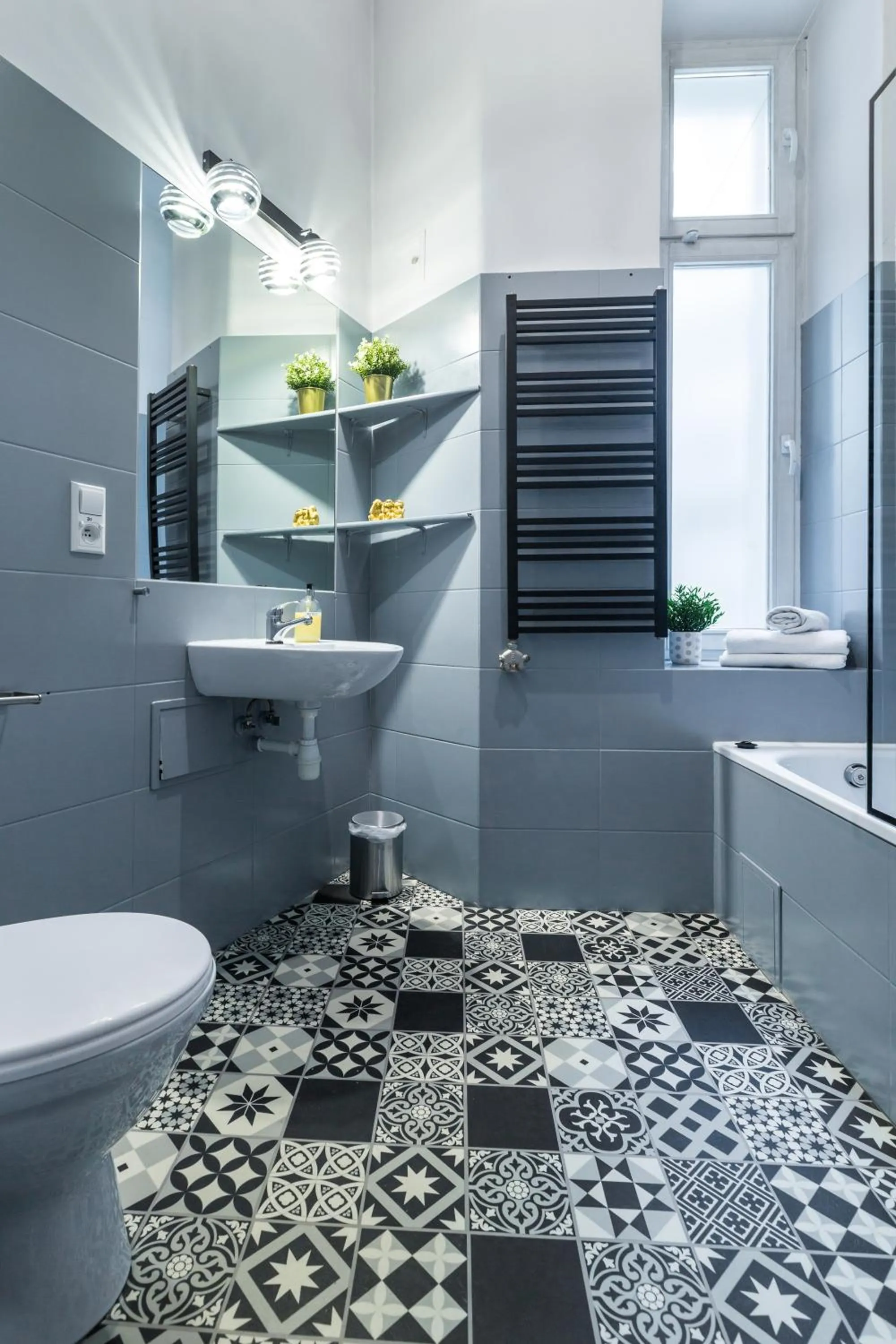 Shower in Wawel Cracow Old City Apartments - Friendhouse Apartments