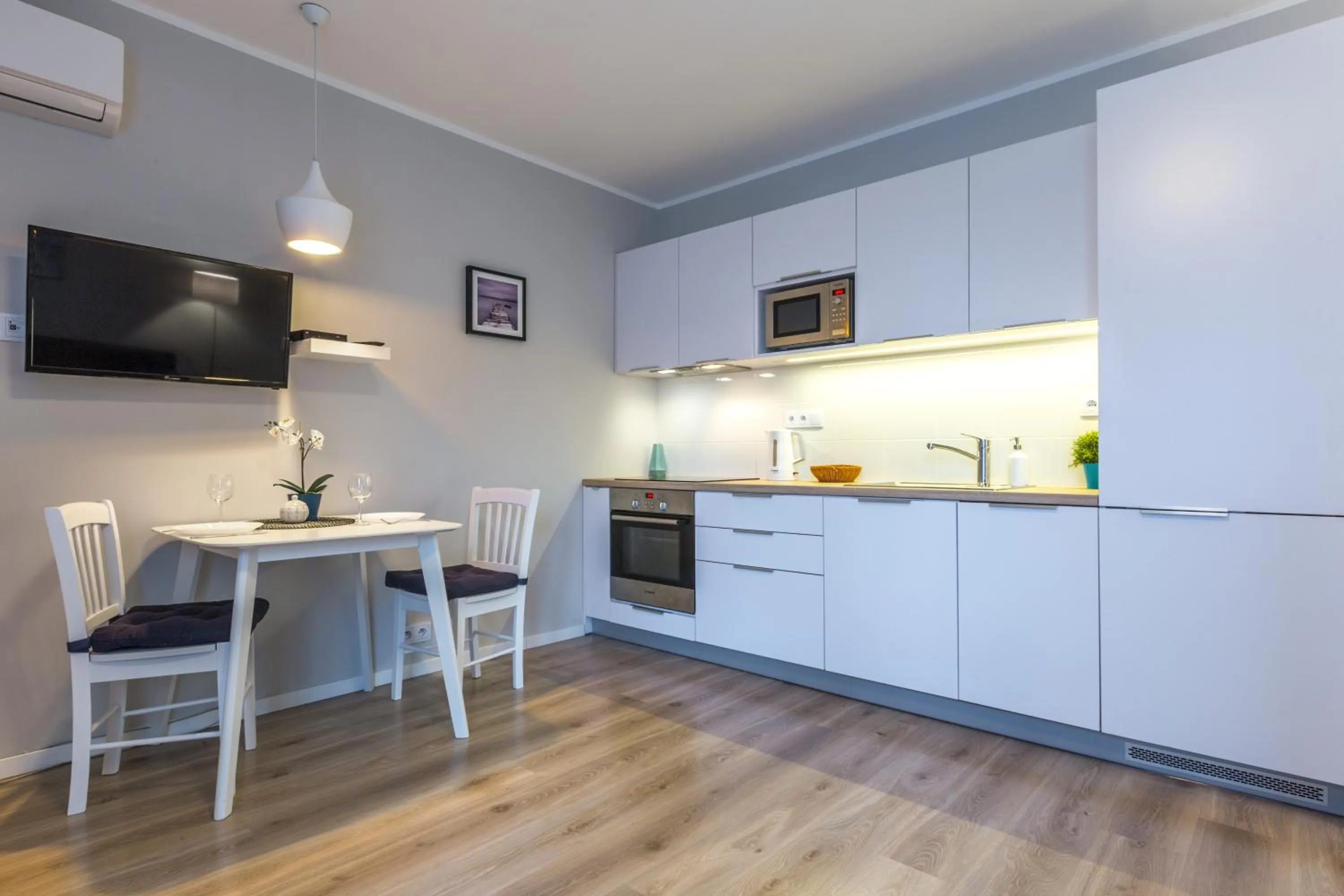 Kitchen or kitchenette in Wawel Cracow Old City Apartments - Friendhouse Apartments