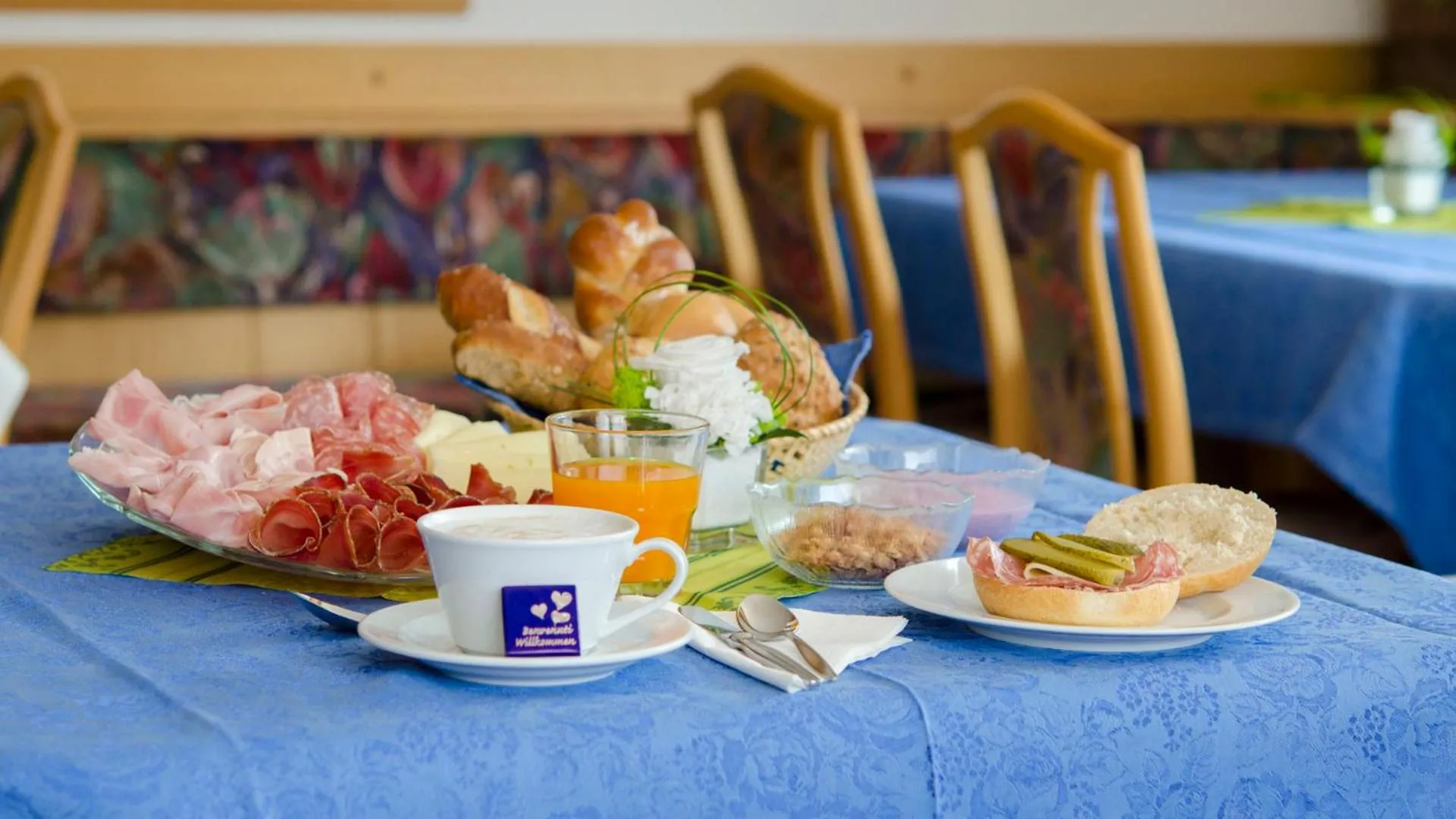 Buffet breakfast in Hotel Garni Ruscel