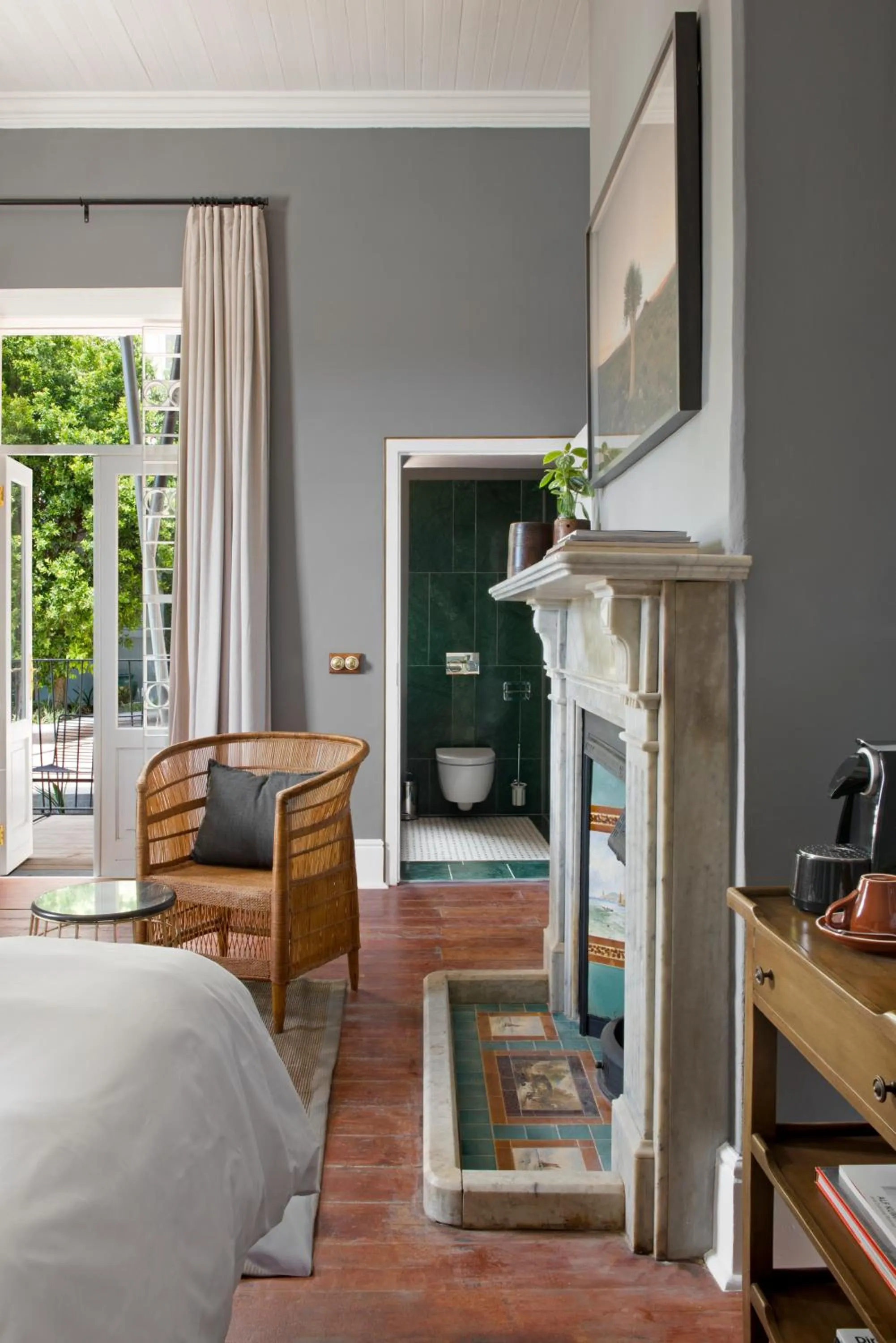 Seating area, Bed in Harpers House