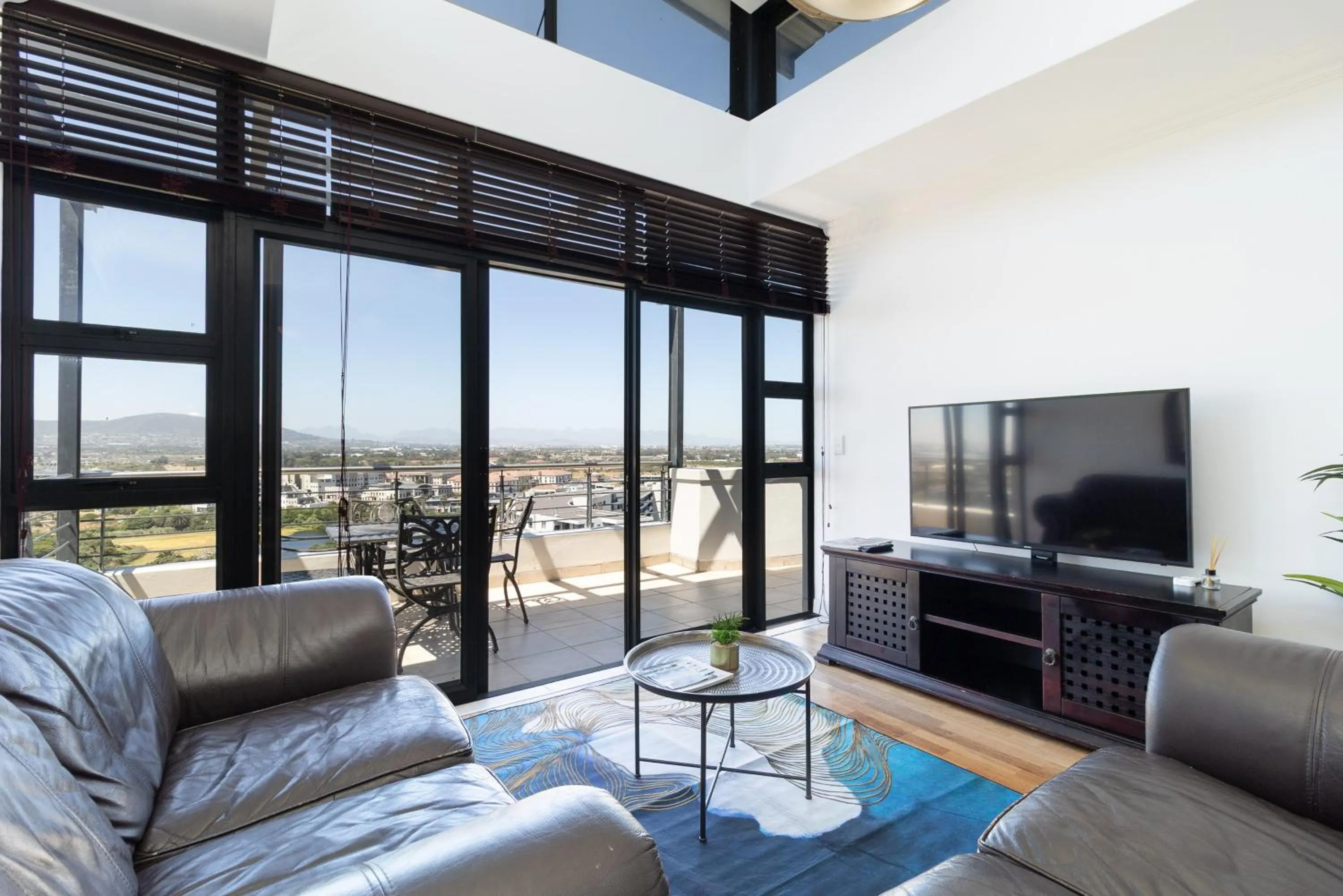 Living room in Citystay Apartments Century City