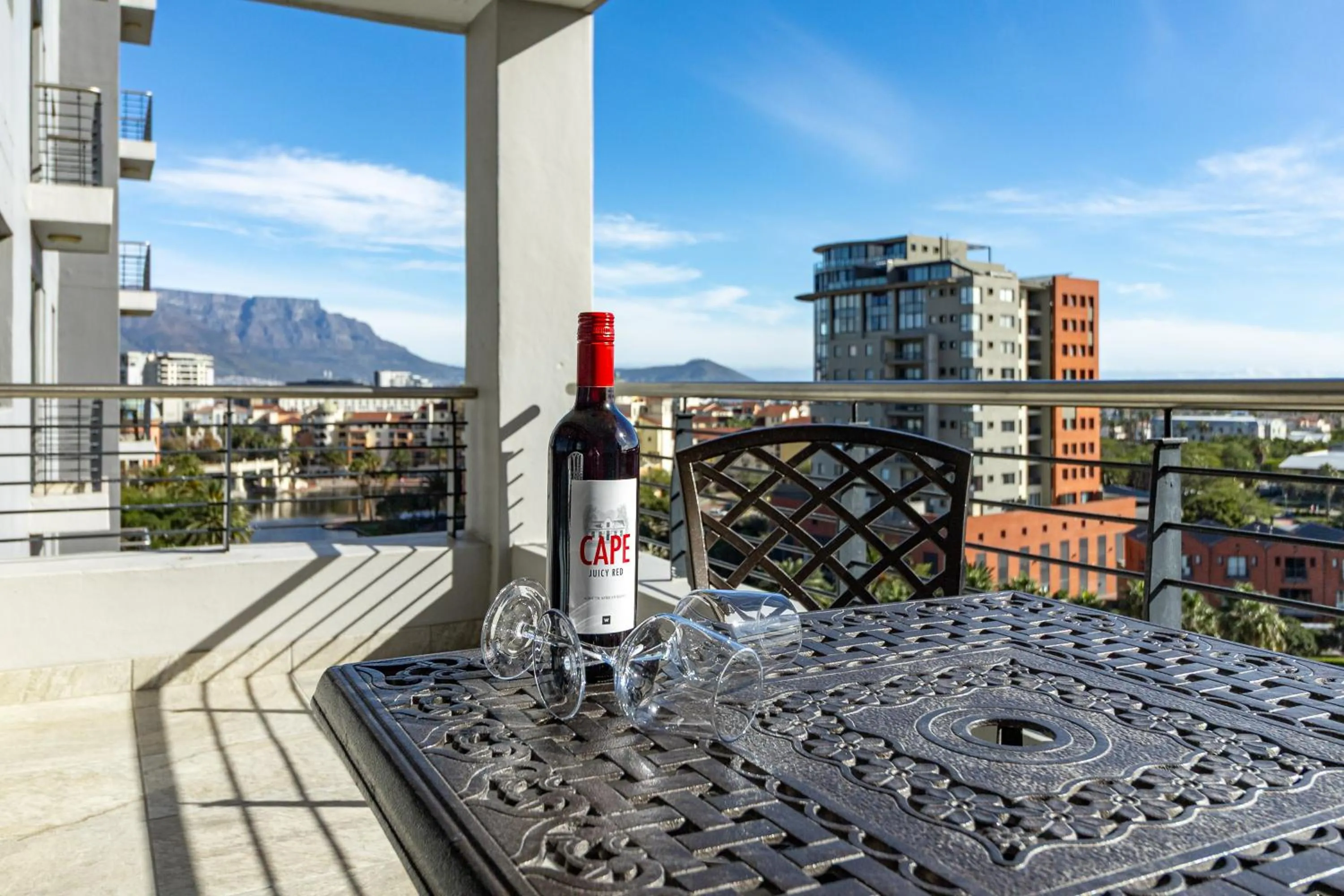 Balcony/Terrace in Citystay Apartments Century City