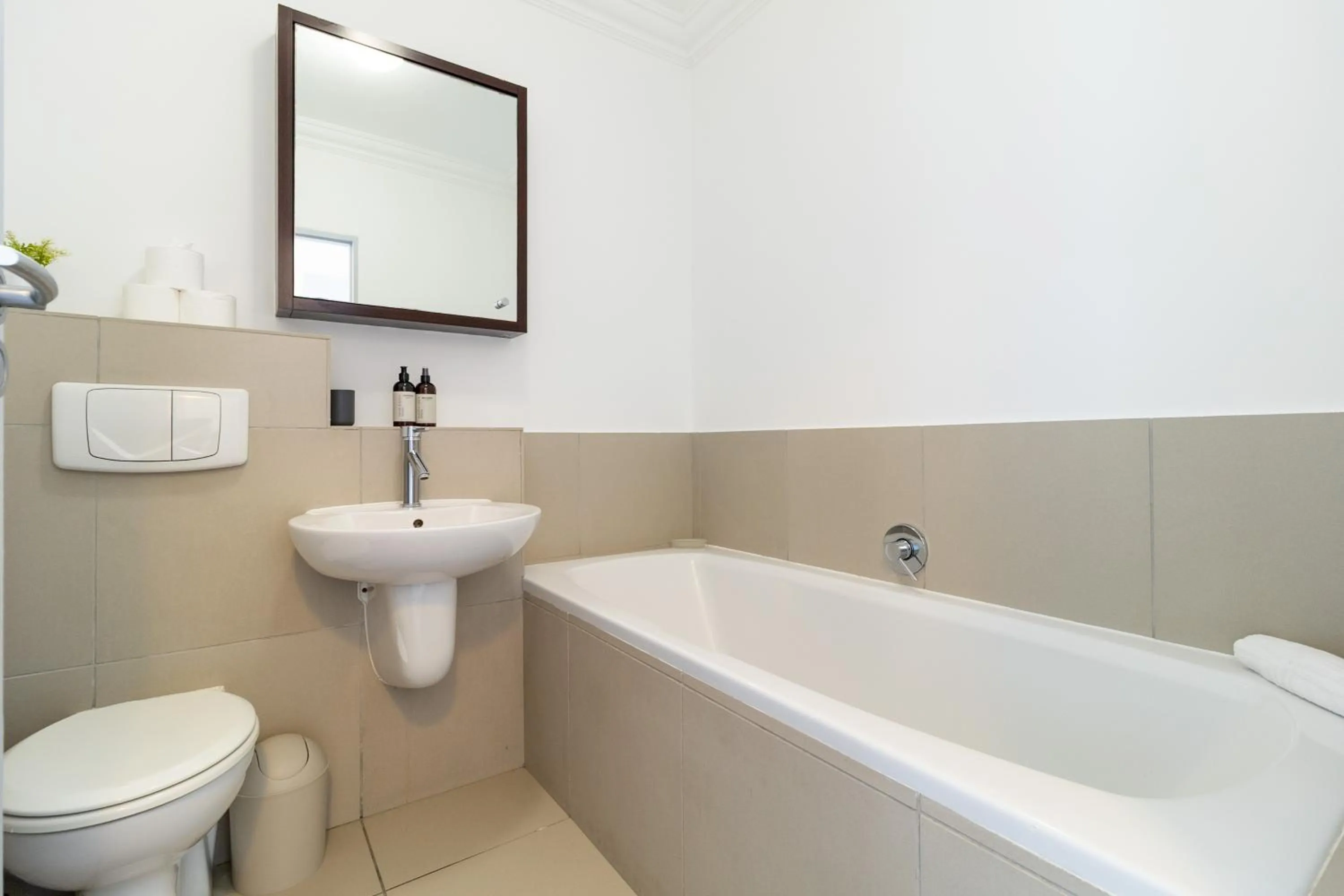 Bathroom in Citystay Apartments Century City