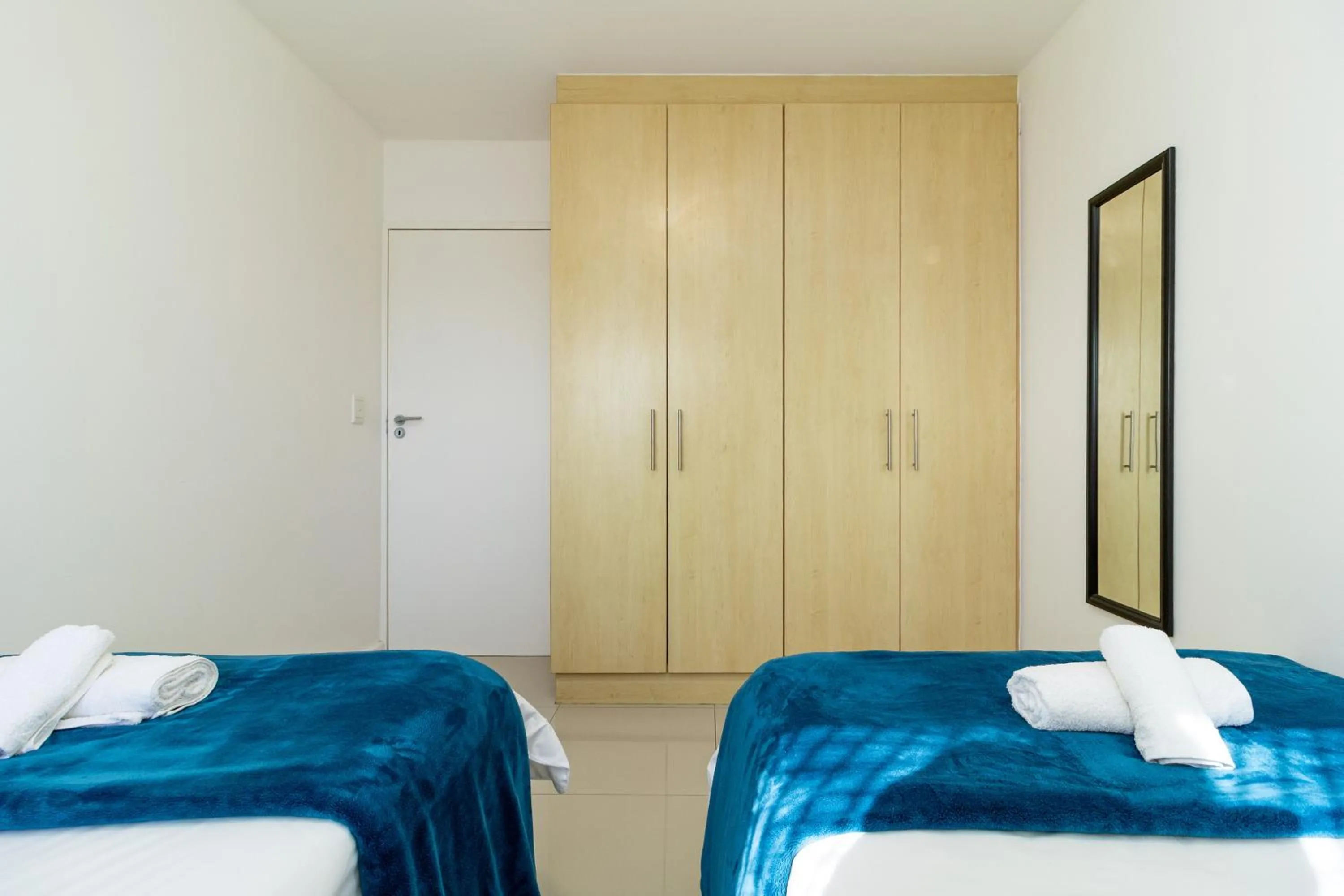 Bedroom, Bed in Citystay Apartments Century City