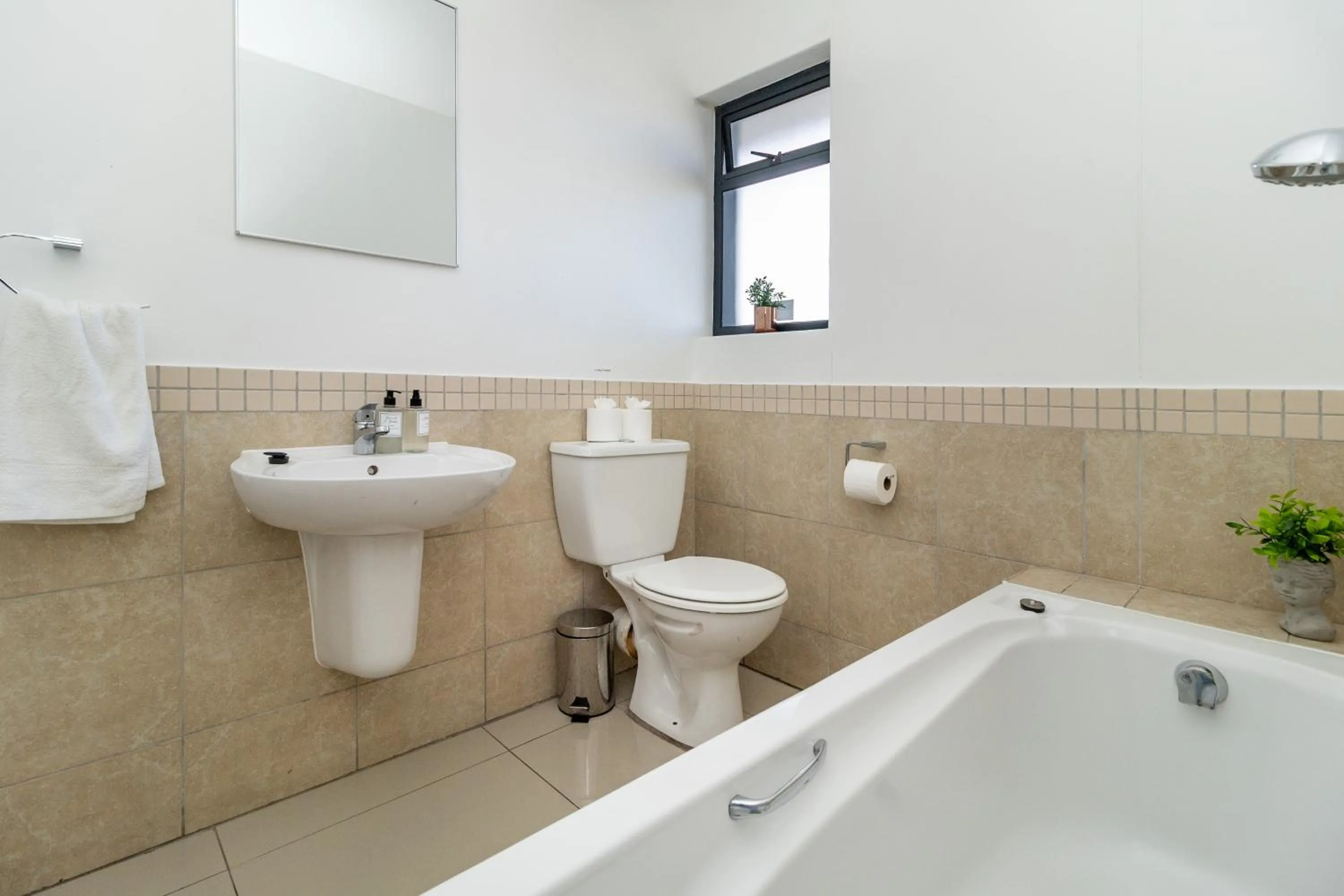 Toilet in Citystay Apartments Century City