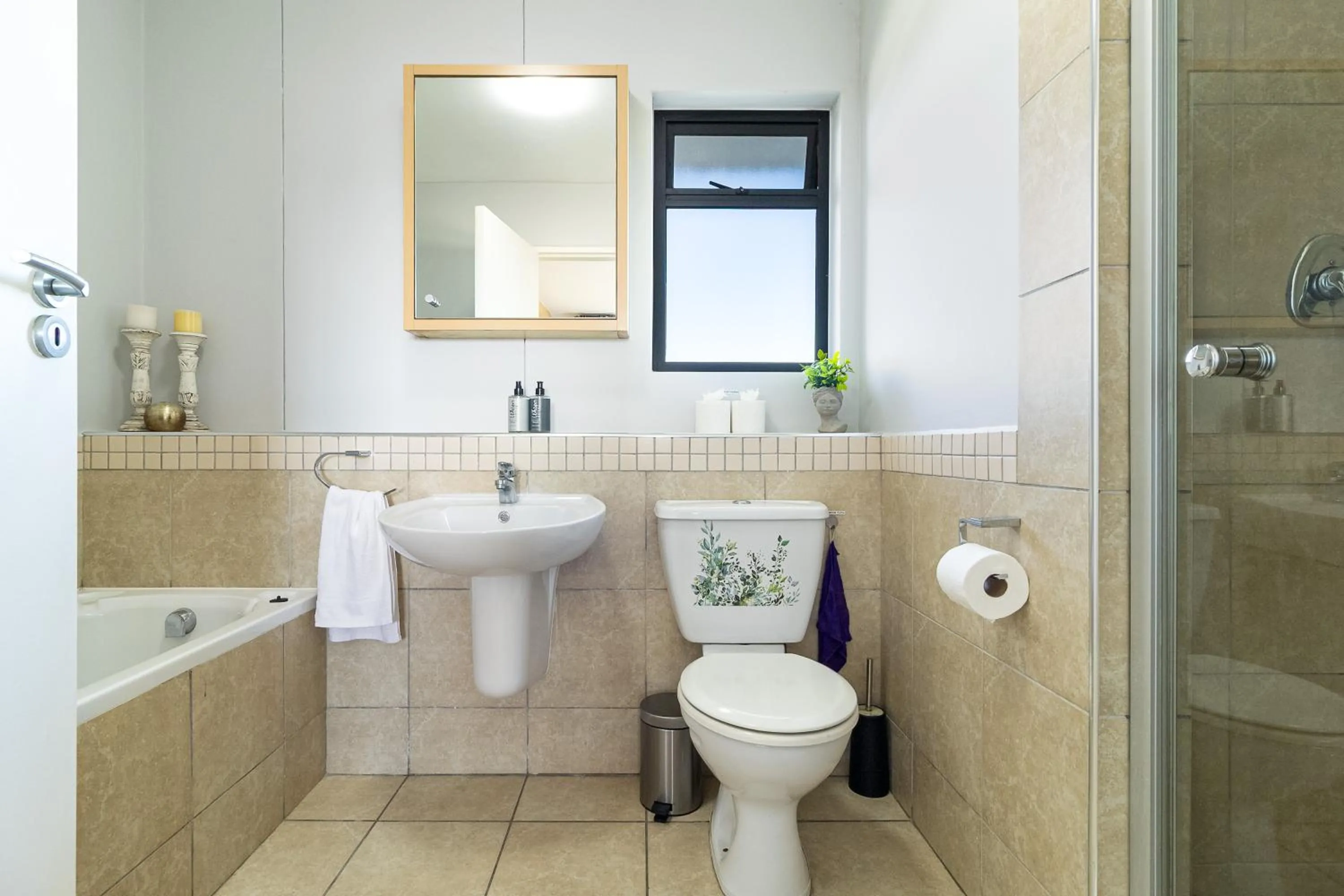 Bathroom in Citystay Apartments Century City