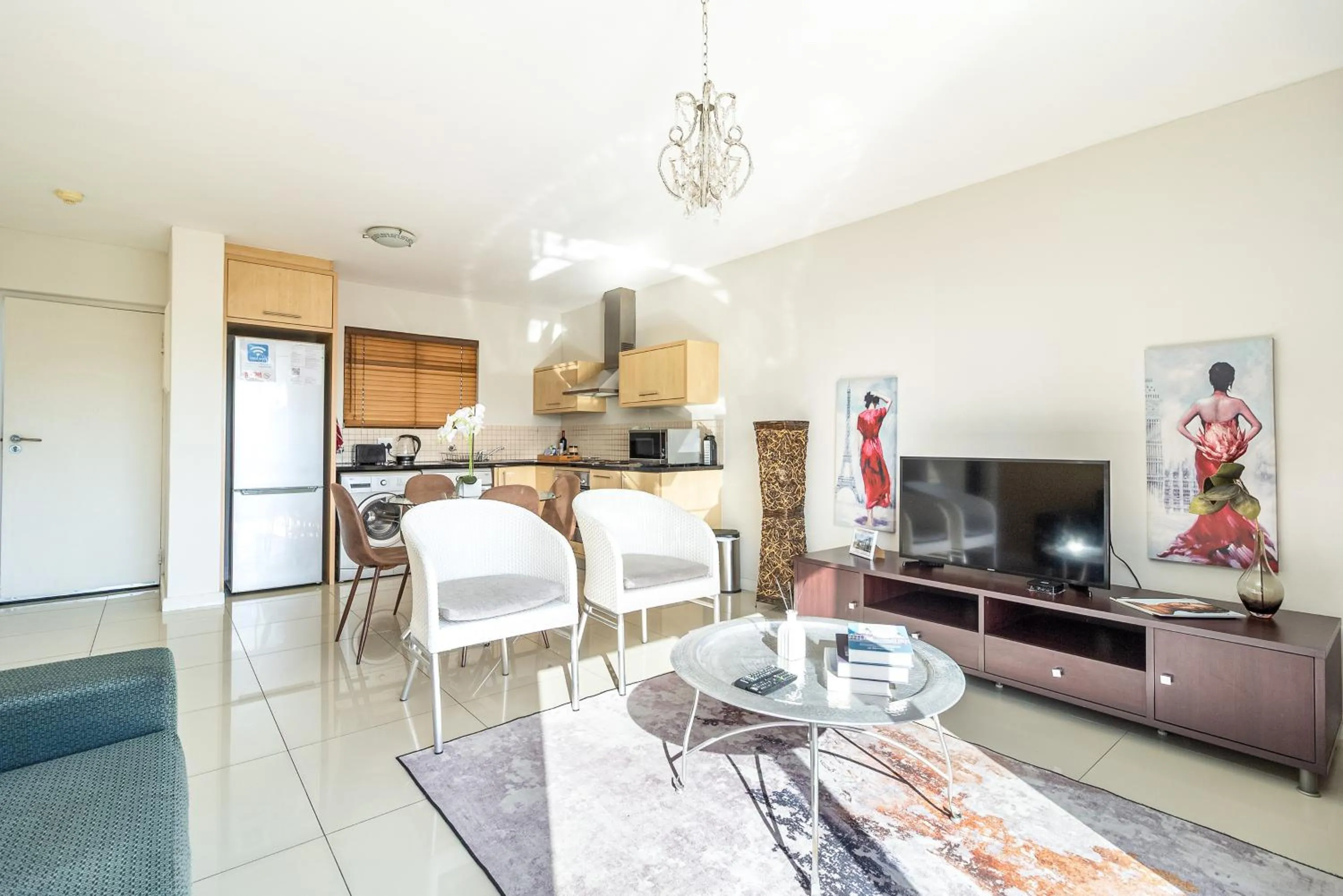 Kitchen or kitchenette in Citystay Apartments Century City