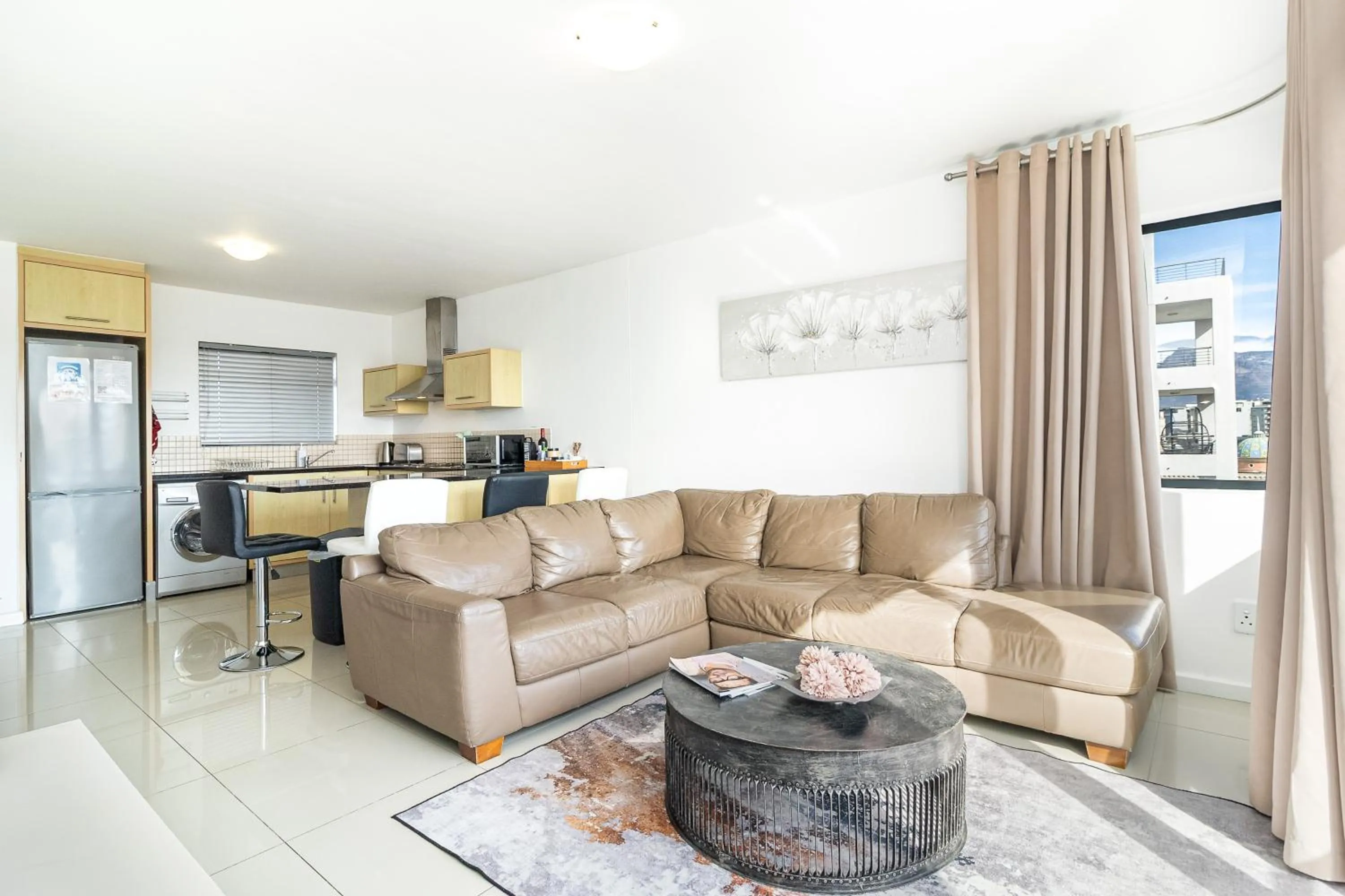 Living room in Citystay Apartments Century City