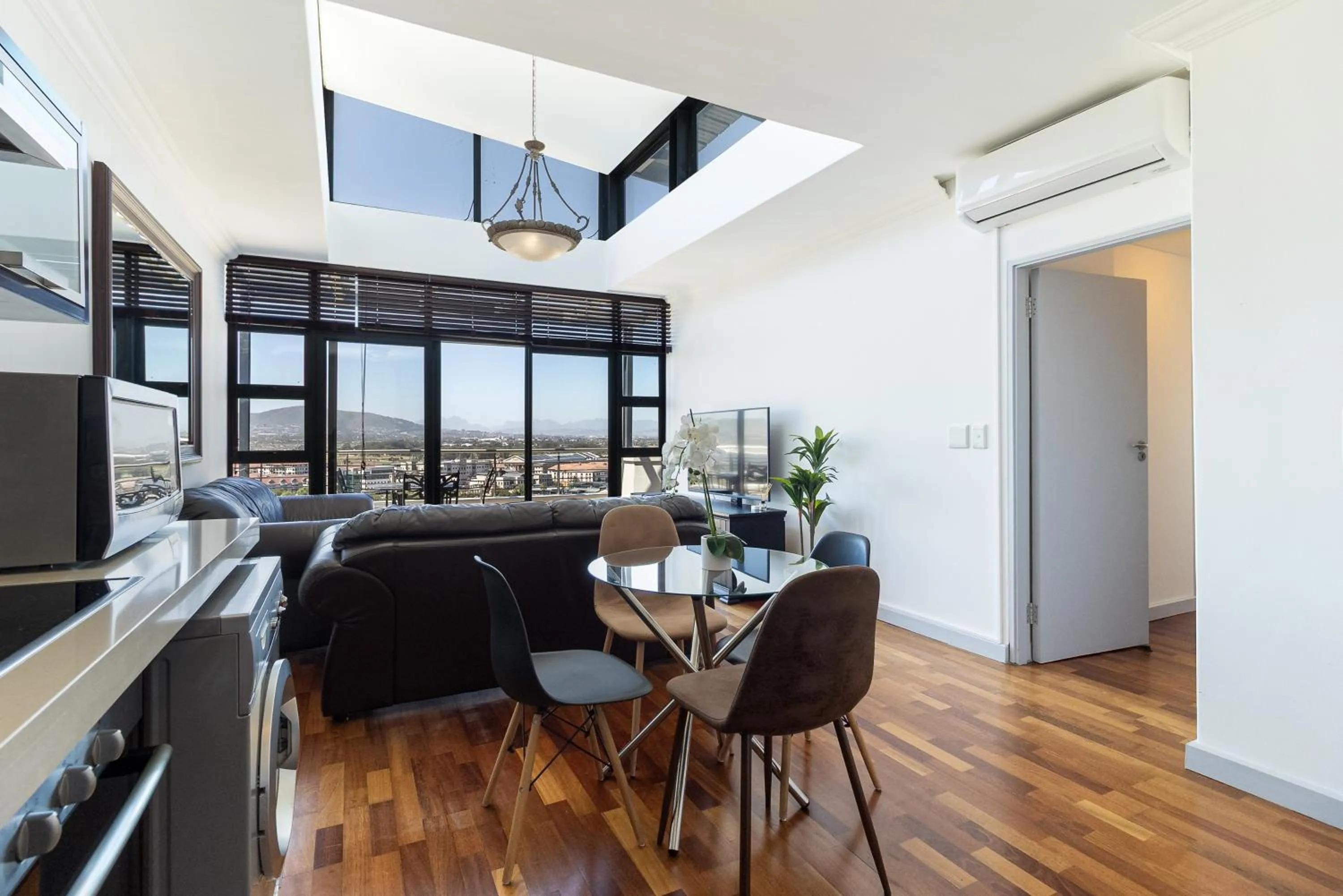 Living room in Citystay Apartments Century City