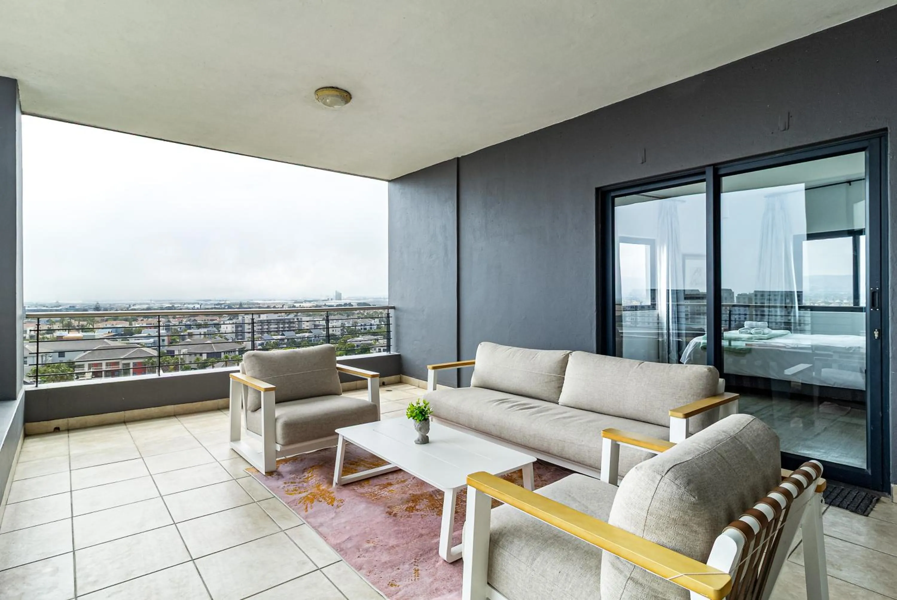 Balcony/Terrace in Citystay Apartments Century City