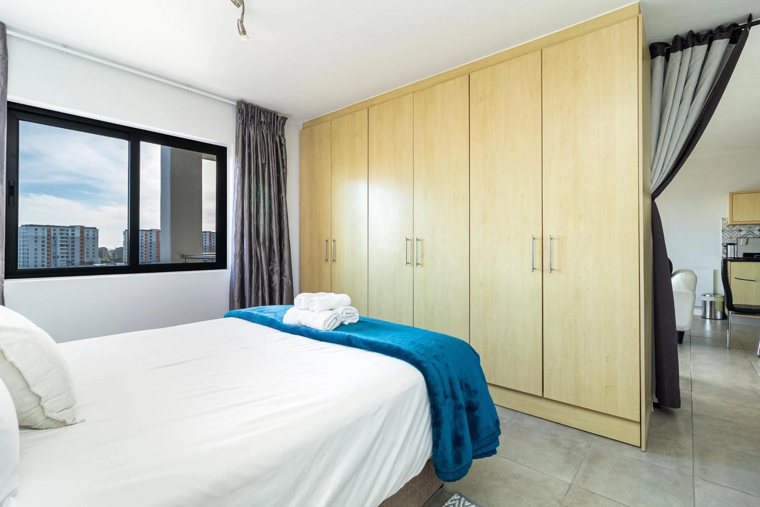 Bed in Citystay Apartments Century City