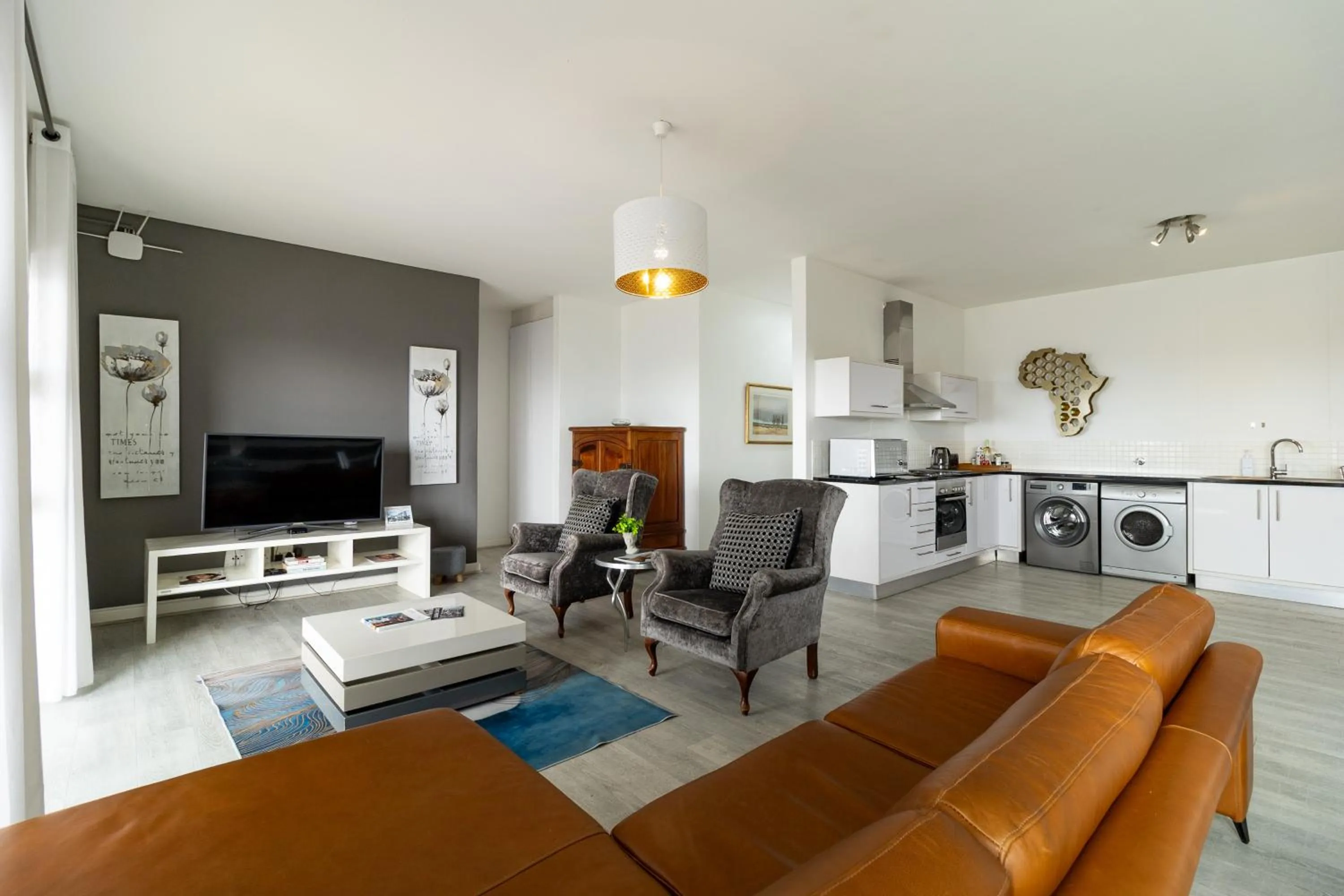 Living room in Citystay Apartments Century City