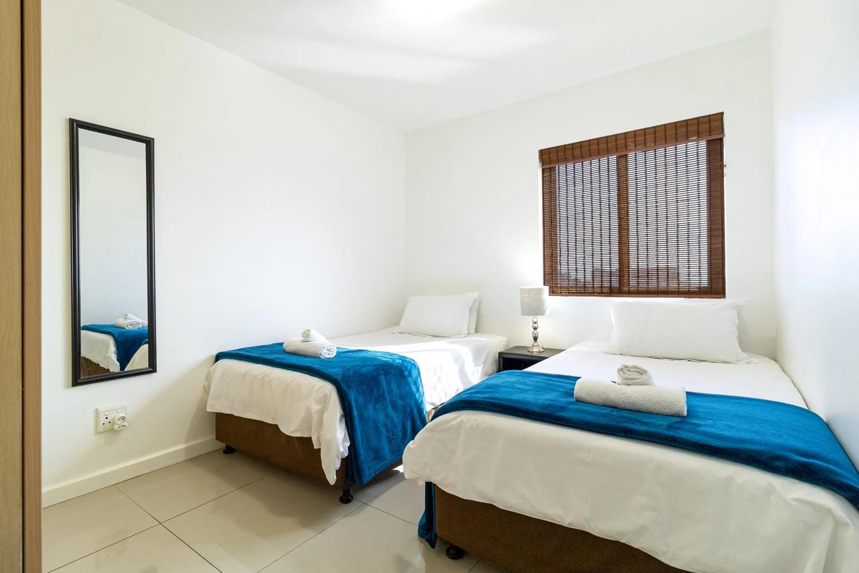 Bedroom, Bed in Citystay Apartments Century City
