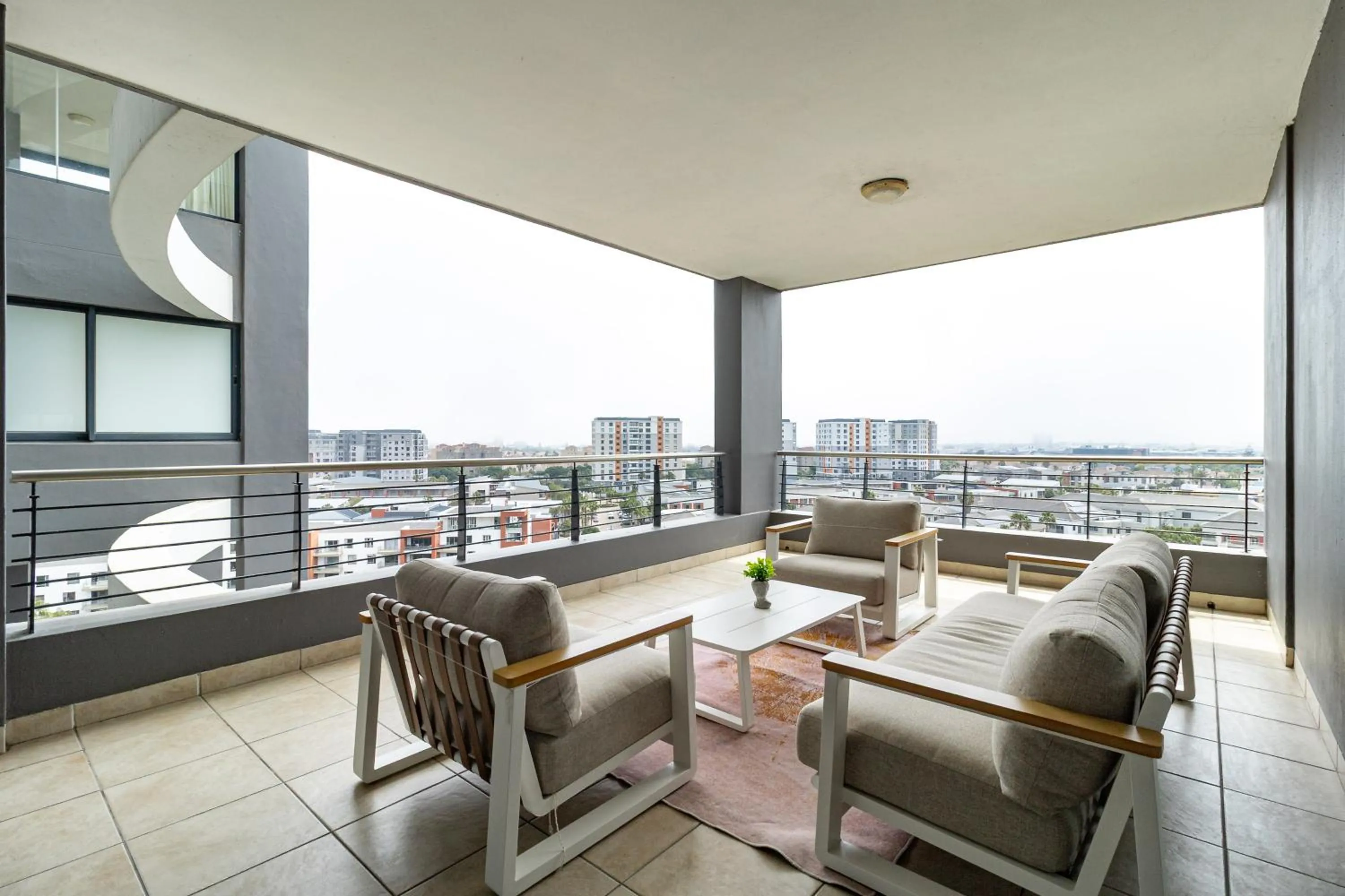 Balcony/Terrace in Citystay Apartments Century City