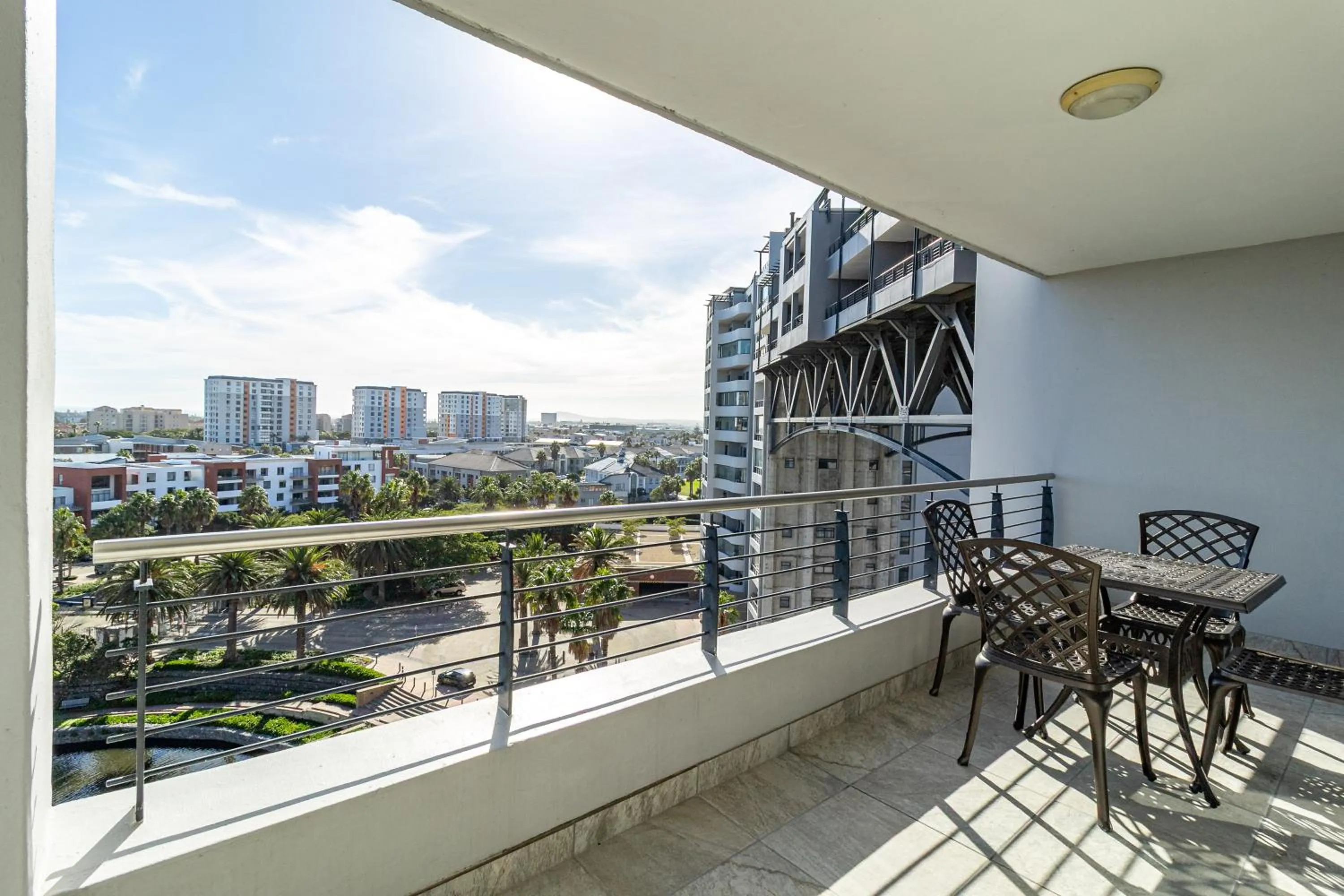 Balcony/Terrace in Citystay Apartments Century City