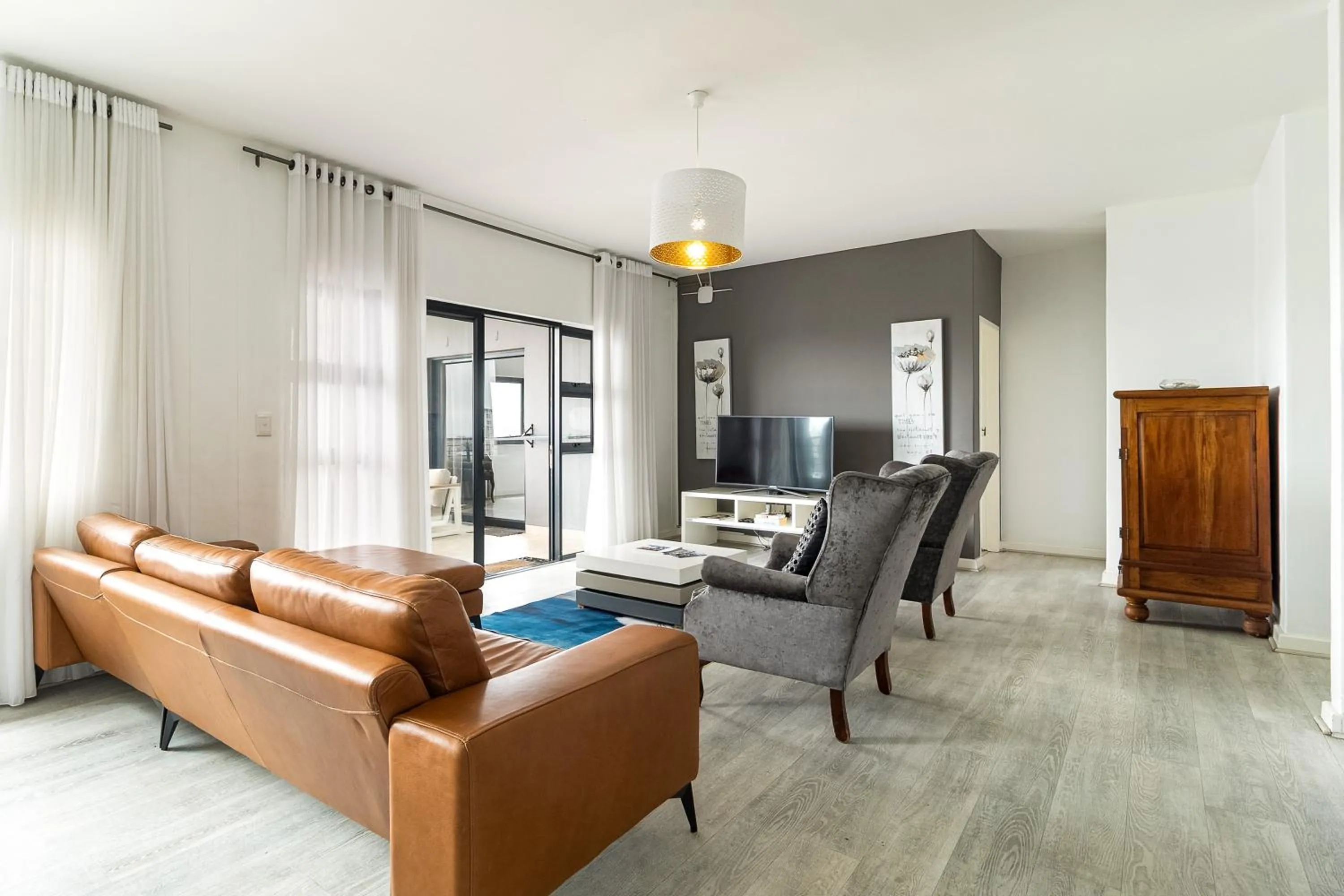 Living room in Citystay Apartments Century City