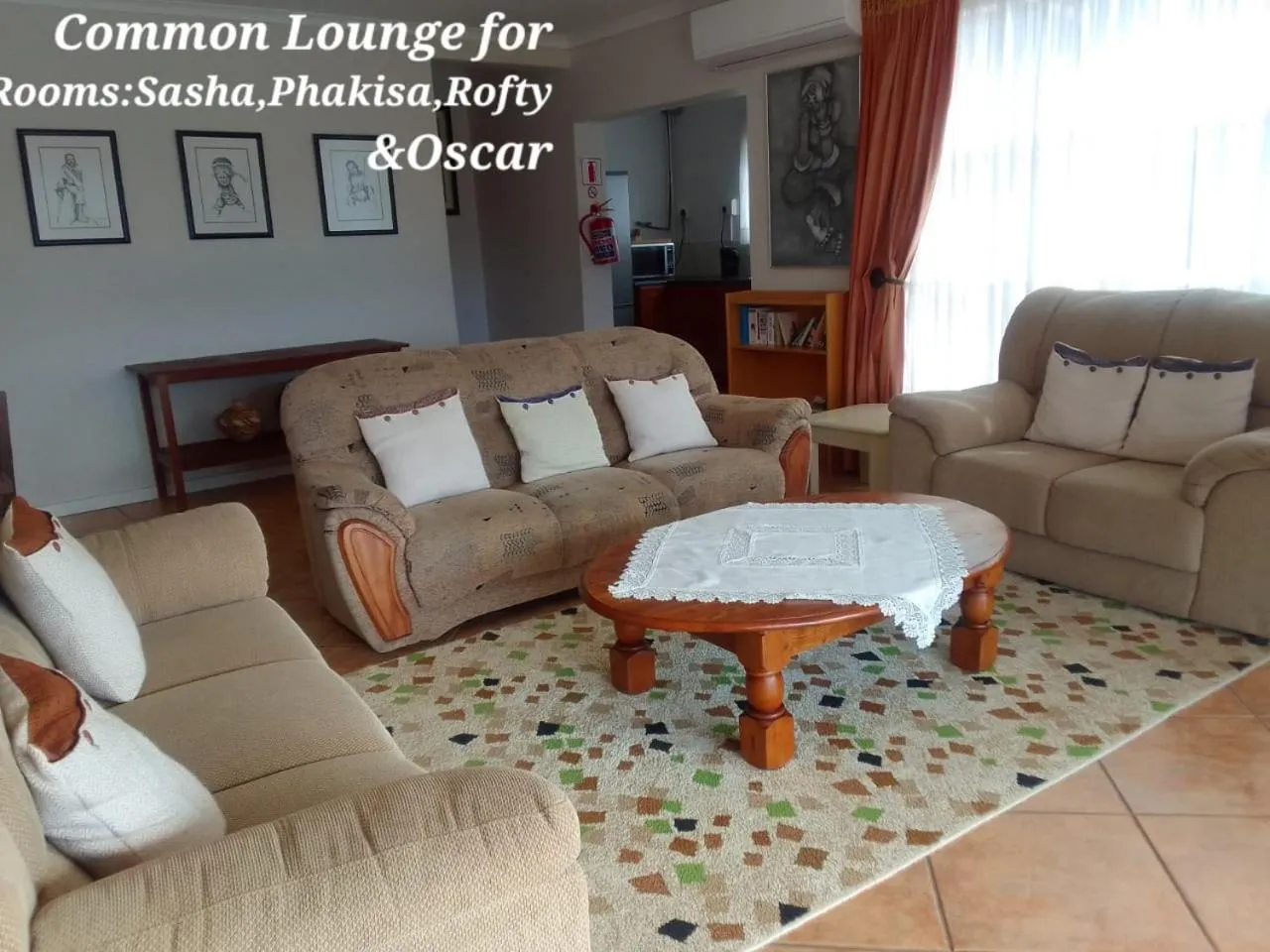 Communal lounge/ TV room in Botleng Guest House
