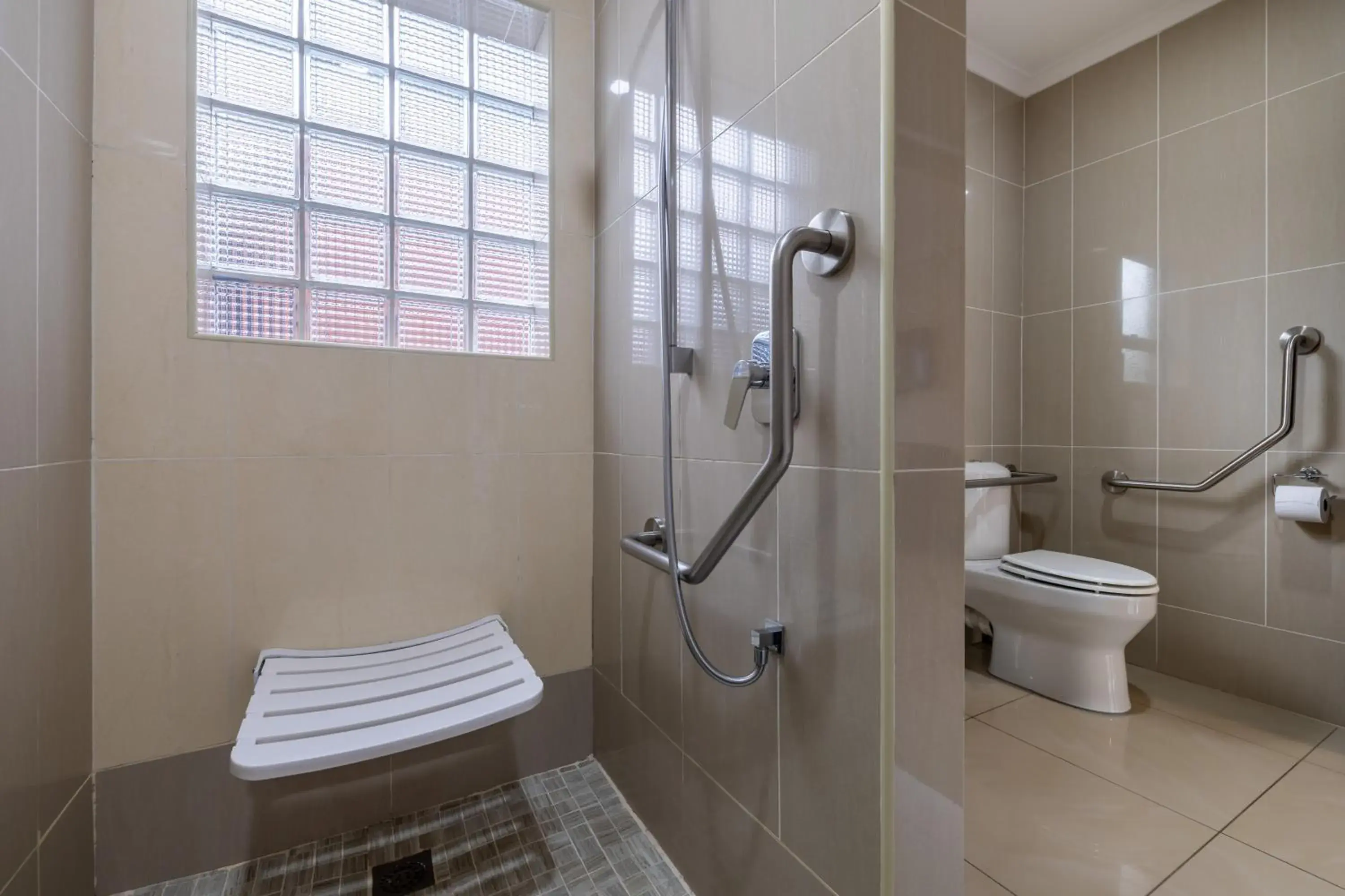 King Room - single occupancy - Disability Access in Botleng Guest House King Room - single occupancy - Disability Access in Botleng Guest House