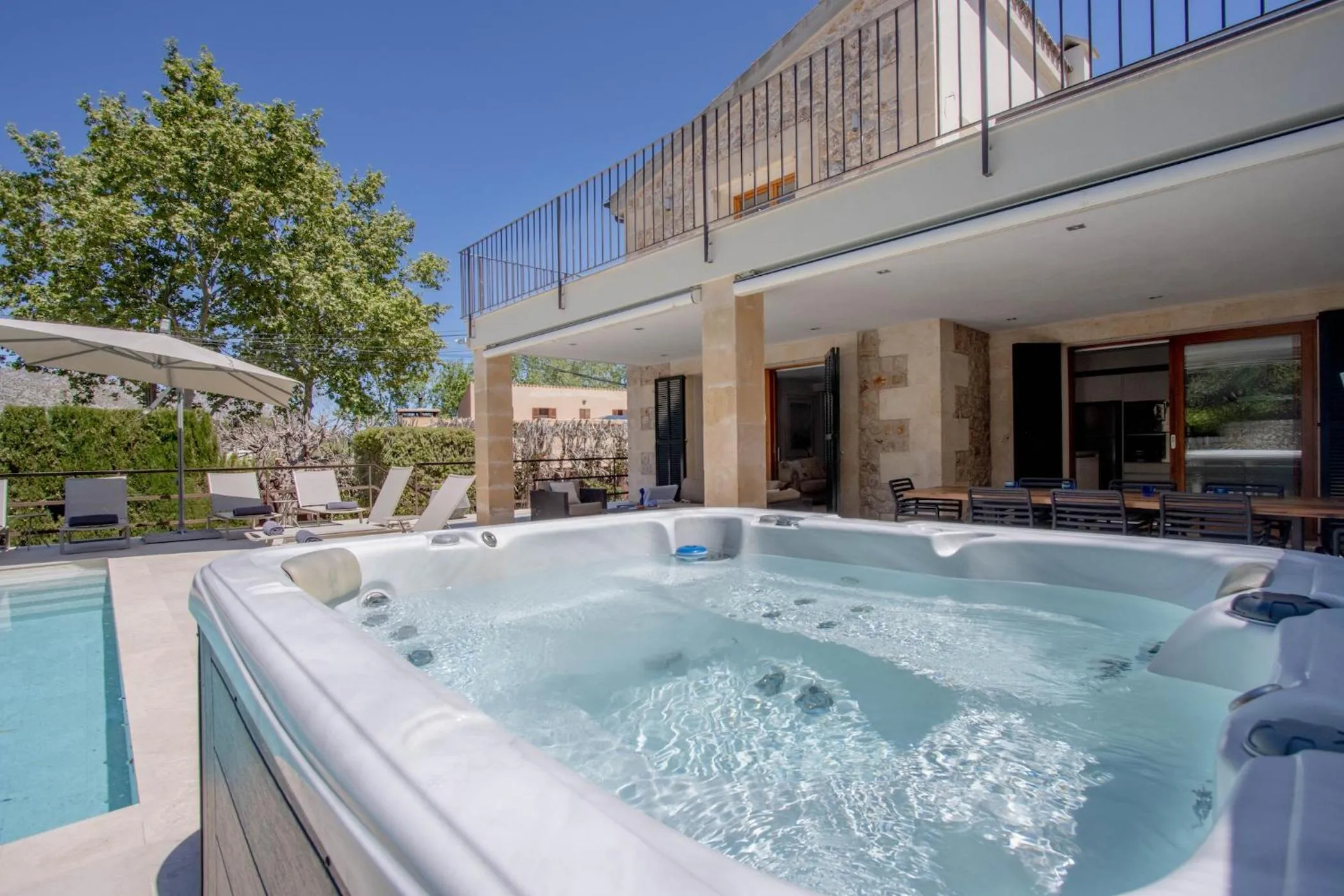 Hot Tub in Villa Can Menut Nou